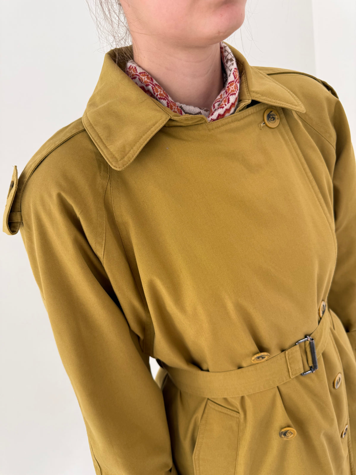 Trench petite cu interior light padded din bumbac mustard yellow și talie marcată