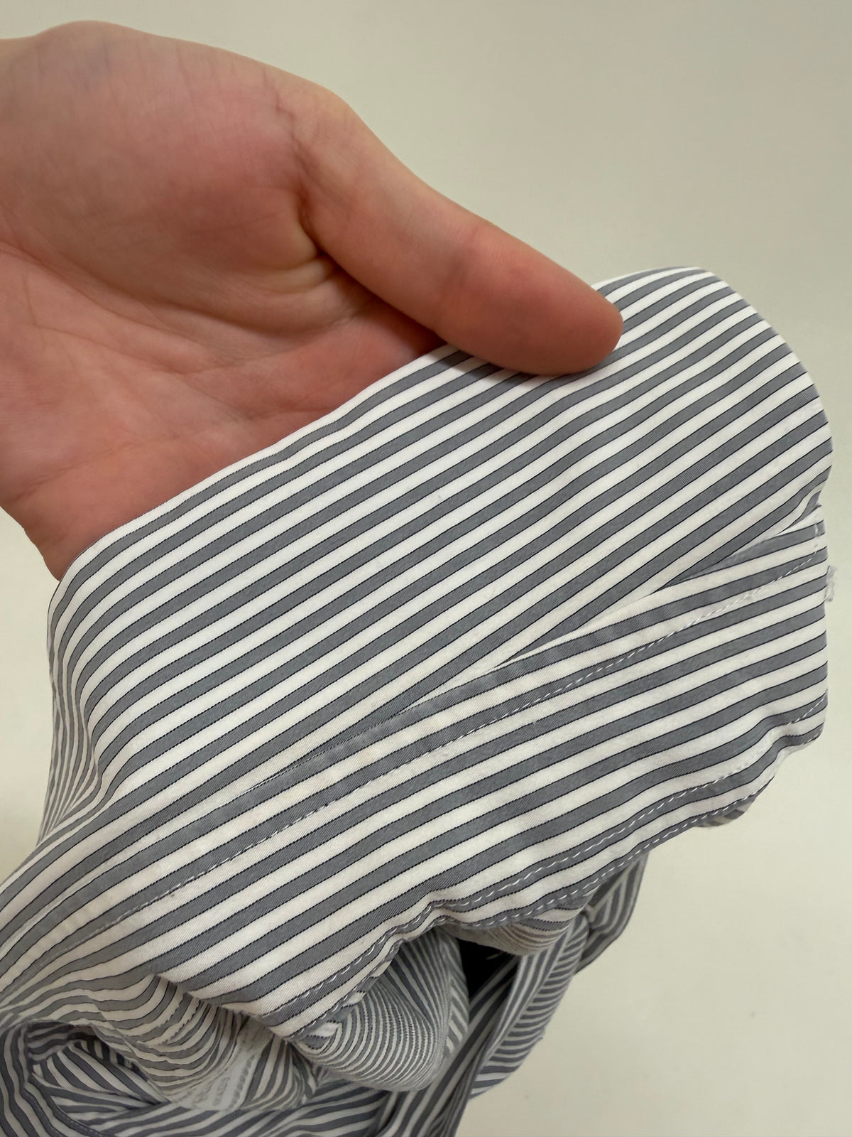 Cămașa Prada în dungi fine din poplin ultra confort de bumbac ușor cambrata