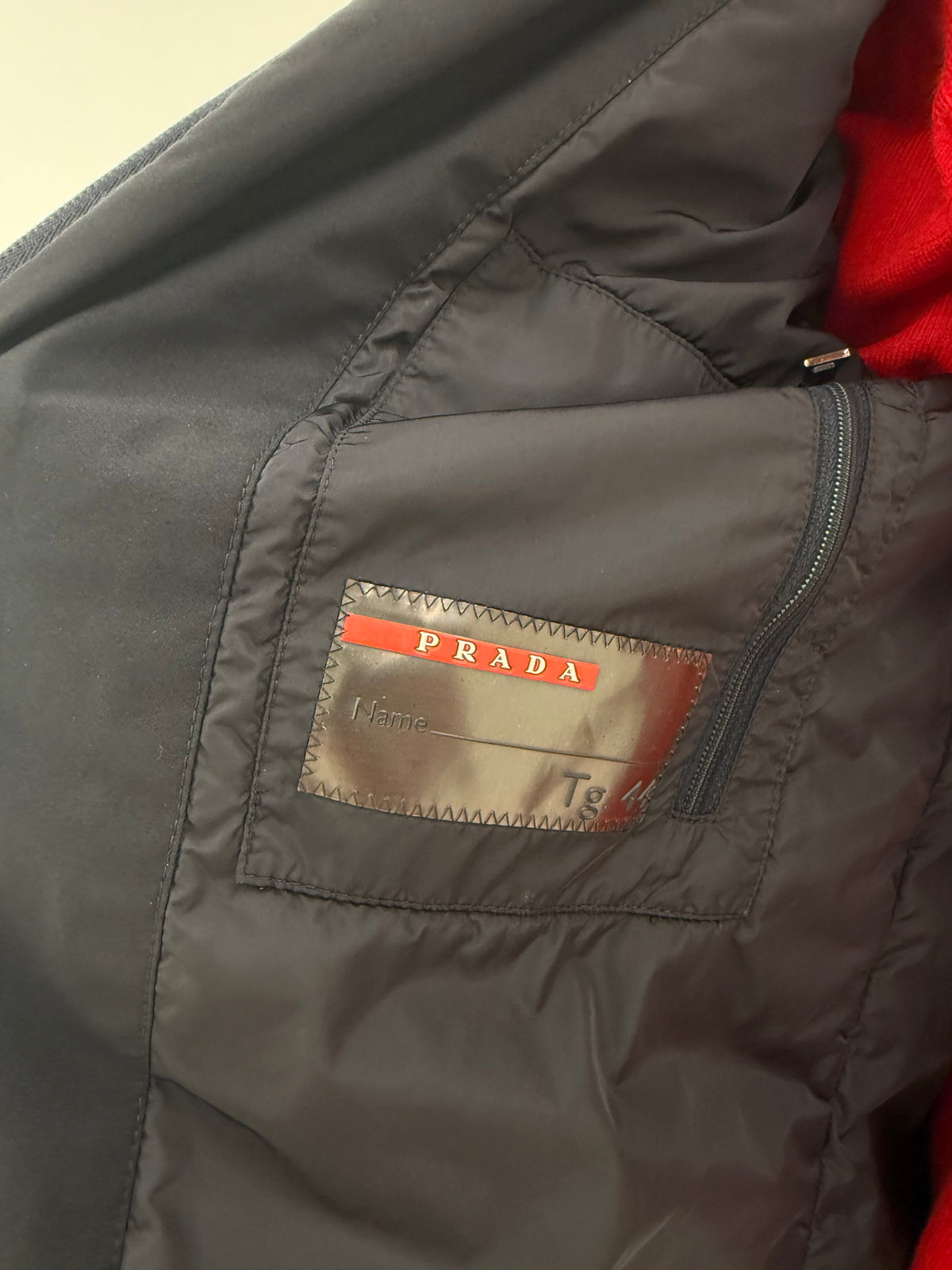 Geaca Prada impermeabilă cu talie marcată și interior light padded