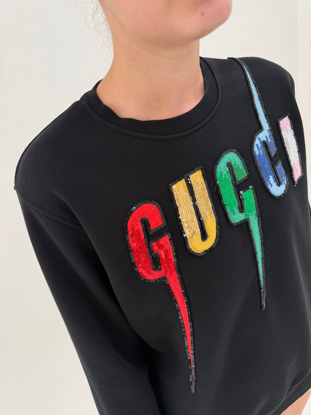 Sweatshirt Gucci negru cu paiete perioada Alessandro Michele