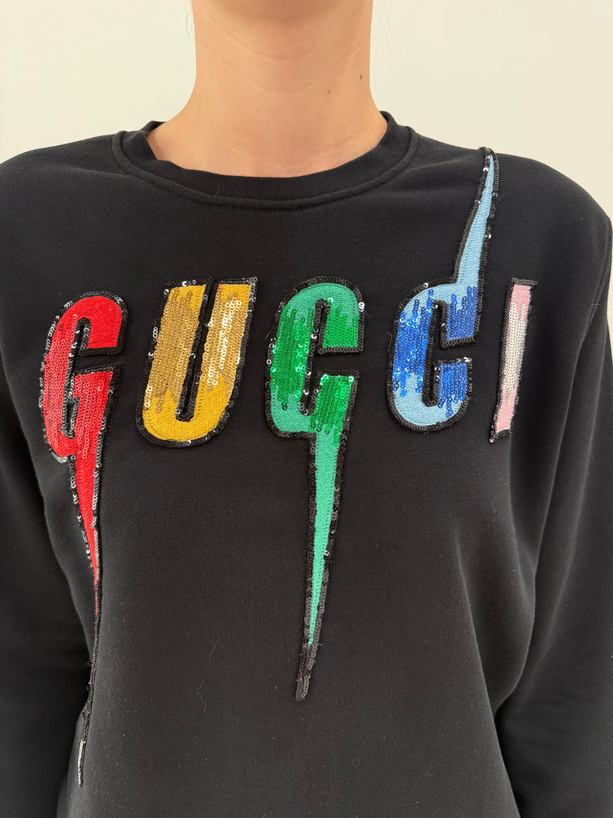 Sweatshirt Gucci negru cu paiete perioada Alessandro Michele