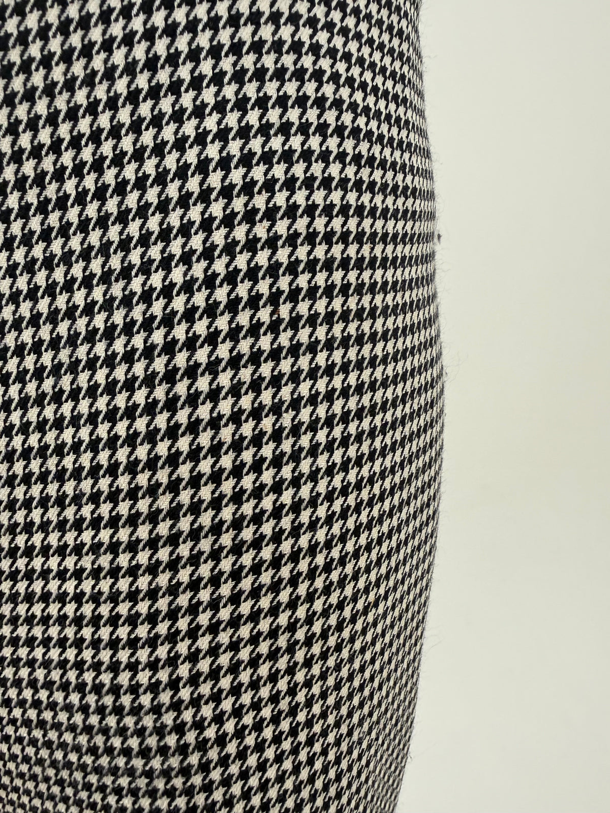 Pantaloni Moschino business pied de coq cu vipușca din lana extrafina petite