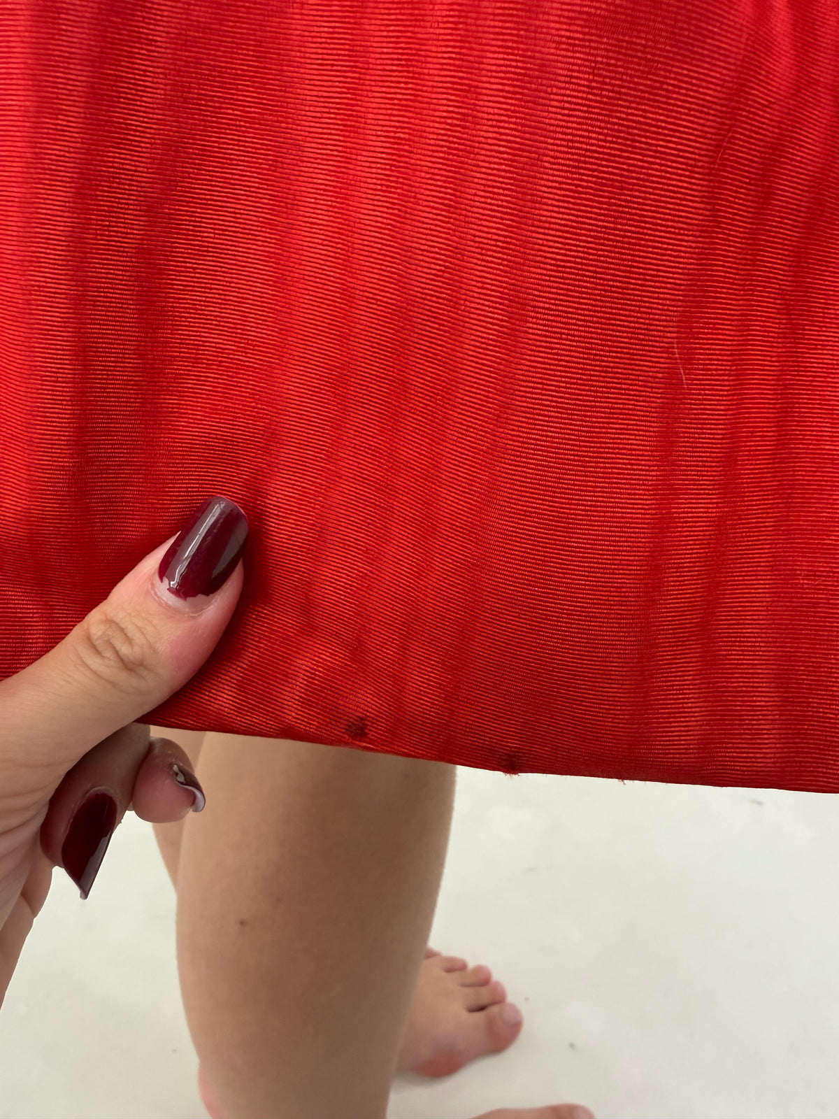 Rochie vintage cu talie ușor căzută din catifea cu talie marcată și fusta structurată