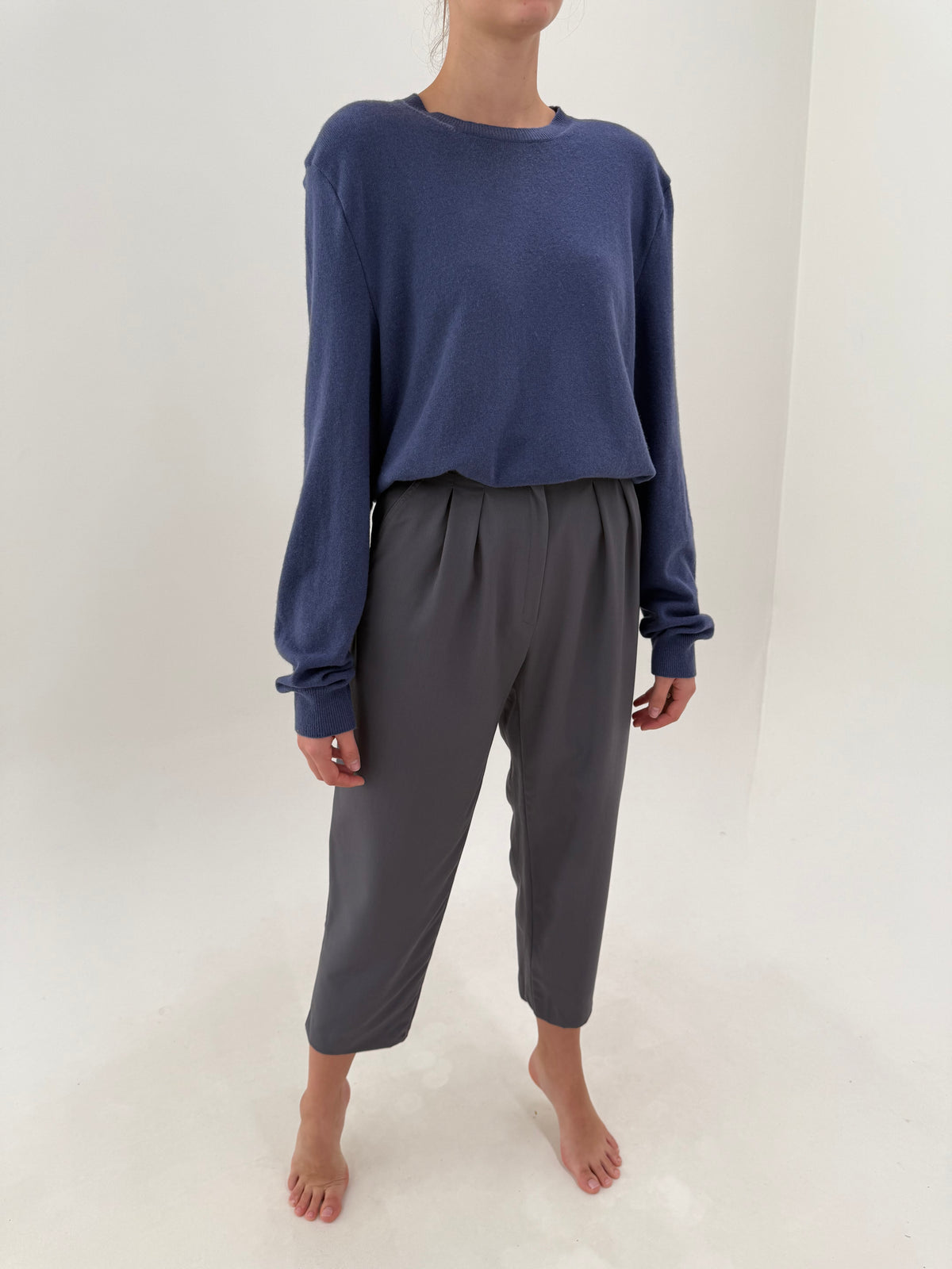 Pantaloni Max Mara din lana extrafina steel gray cu pense și talie extrem de înaltă