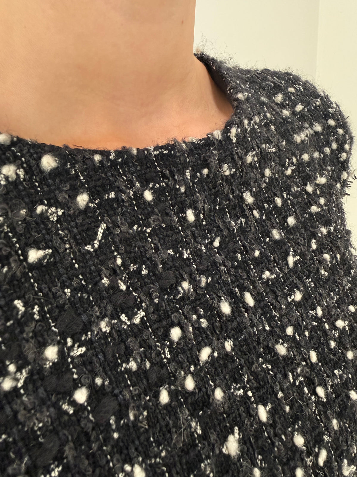 Rochie Max Mara în stil Chanel cu talie ușor căzută din tweed și stofă extrafina de lana
