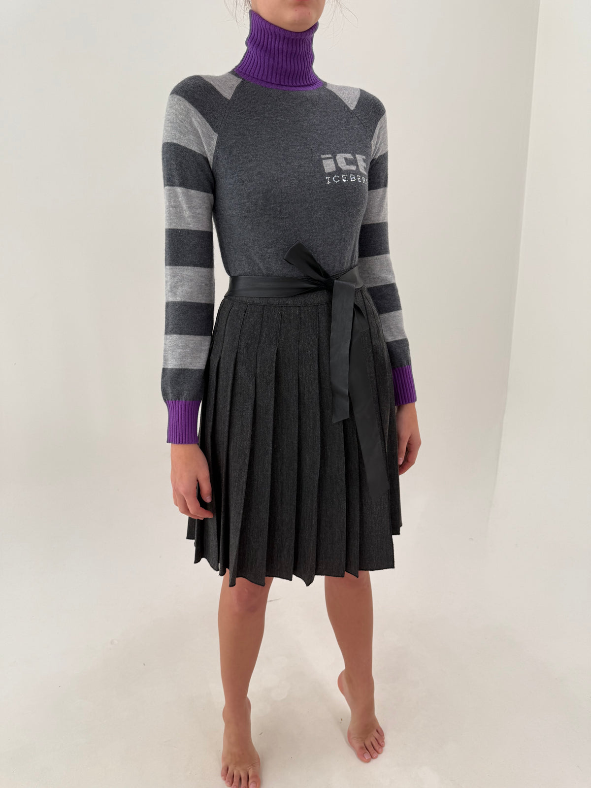Fustă gama Max Mara plisată  din tweed de lana cu cordon din piele naturală
