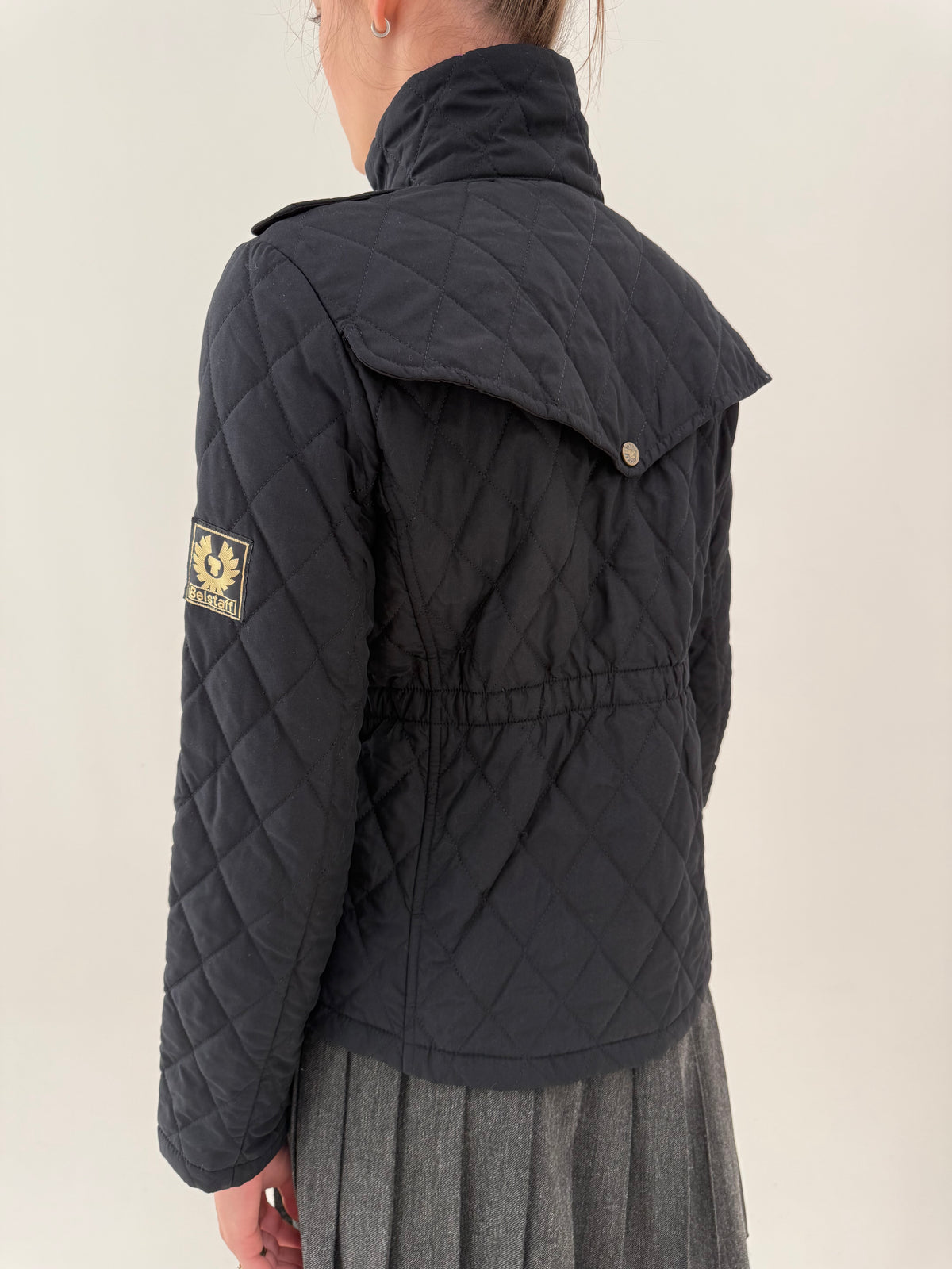 Geaca de brand luxury Belstaff matlasată light padded cu talie marcată elastică impermeabilă