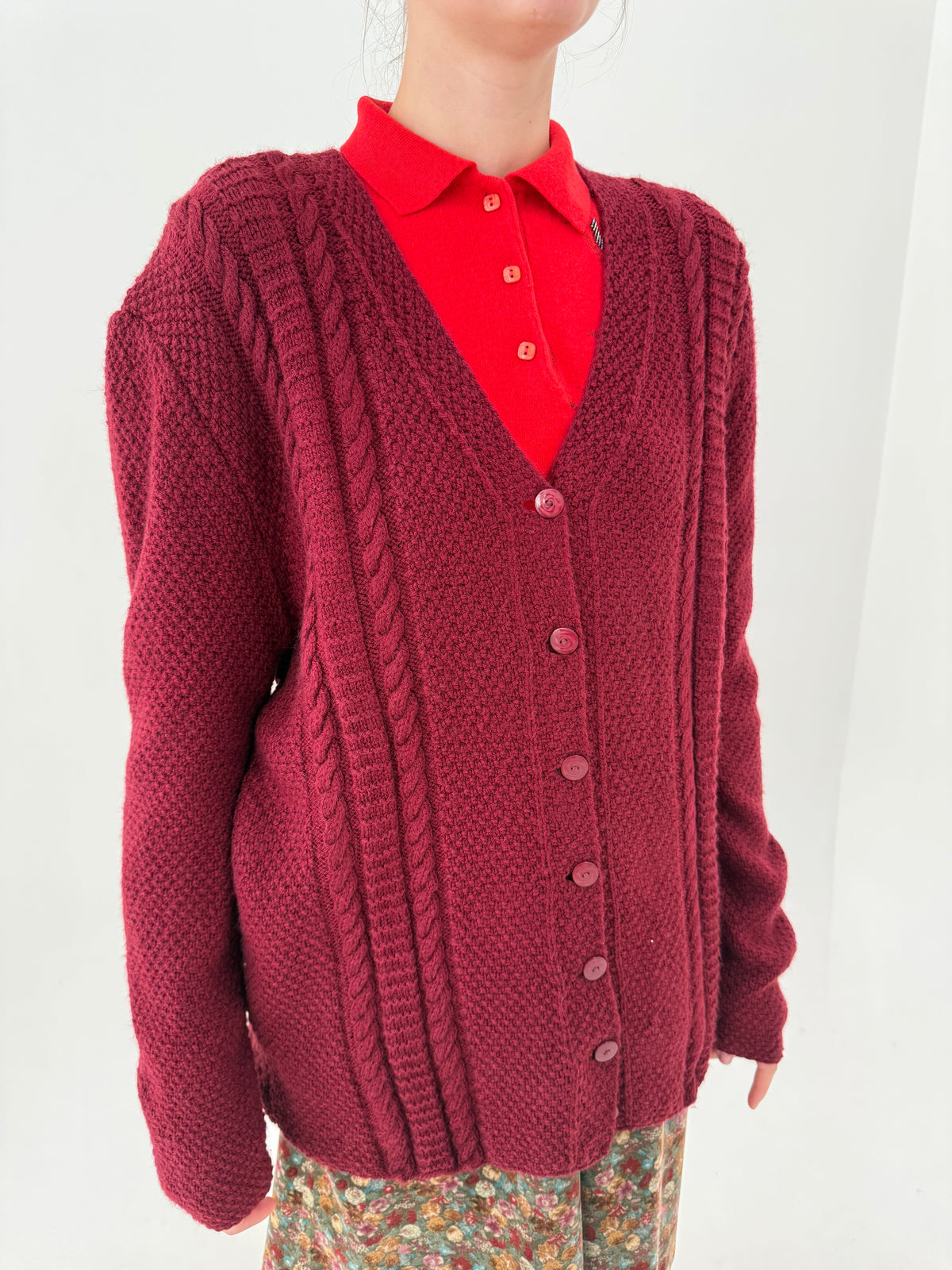 Cardigan vintage gros burgundy cu torsade lucrat manual din lana extrafina în croi lung