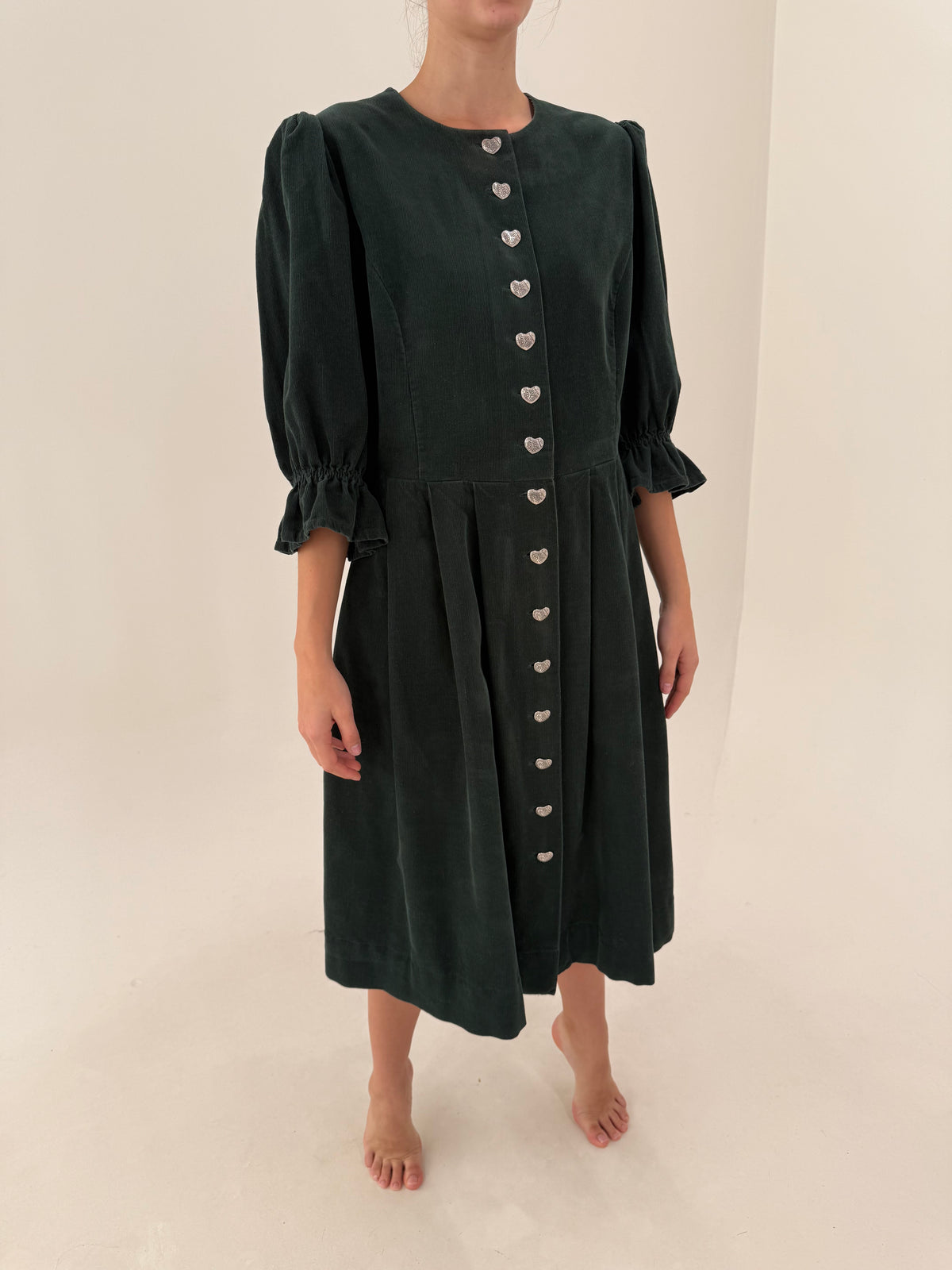 Rochie vintage cu corsaj și nasturi metalici argintii dark green din catifea raiata fin