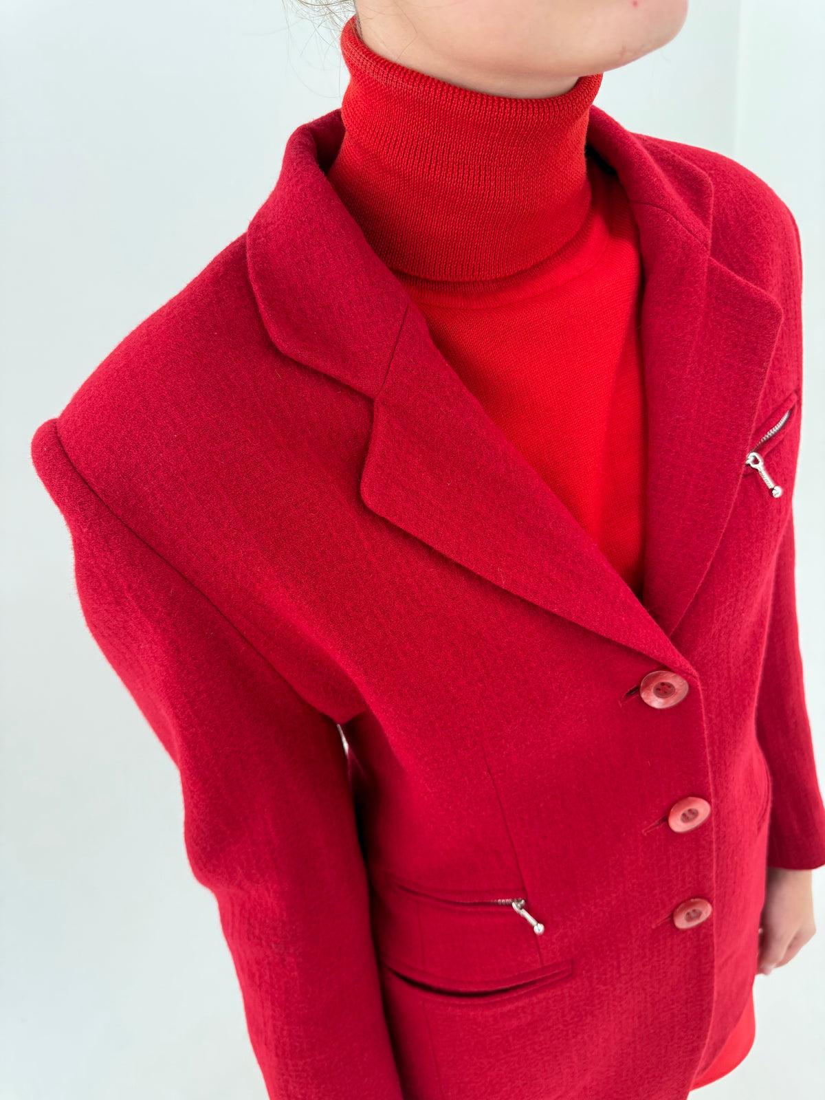 Sacou lung cherry red din tweed excepțional de lana în croi cambrat