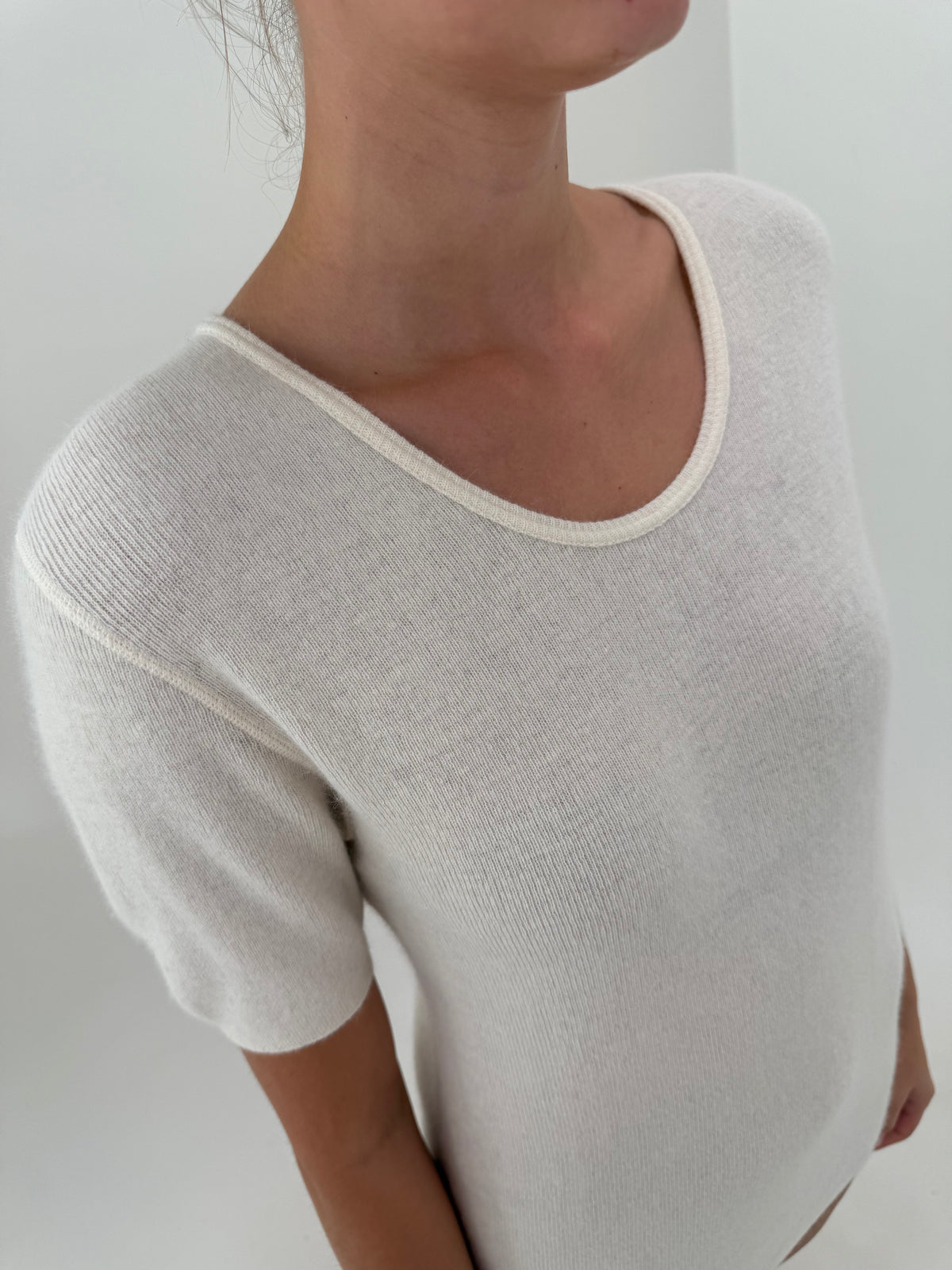 Top off white din lana cu Angora în croi lung