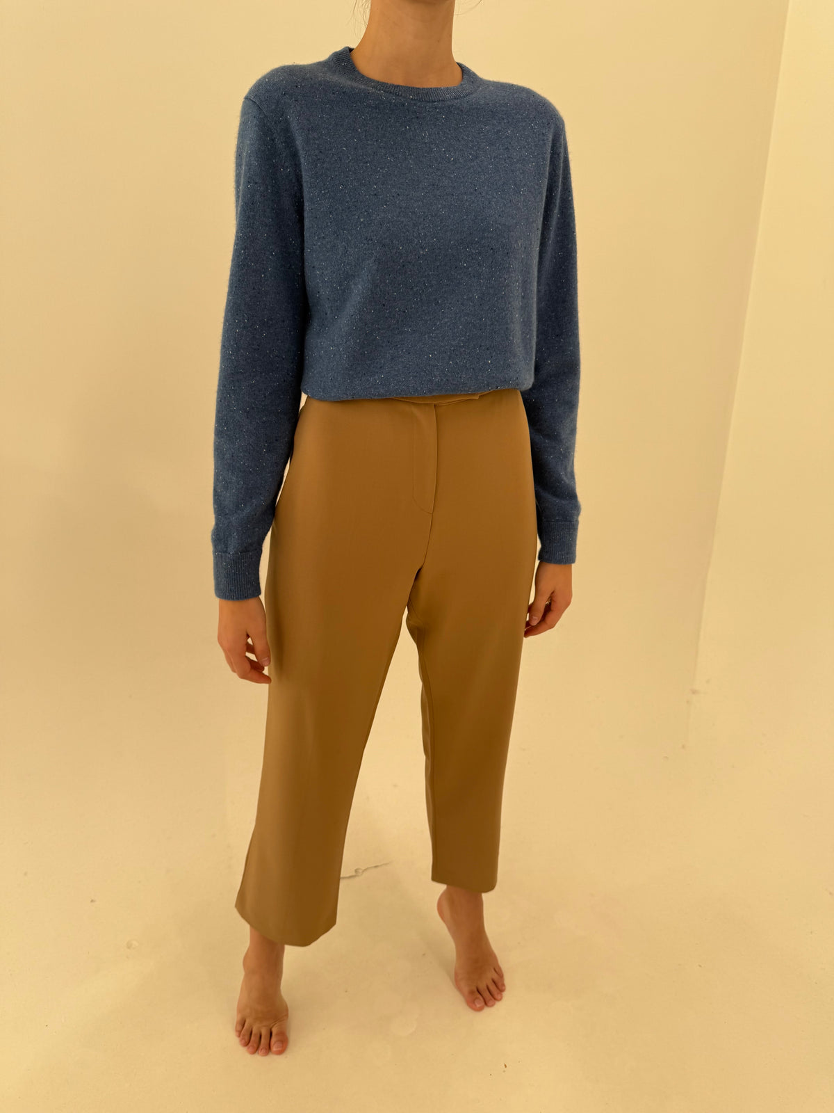 Pantaloni camel din lana extrafina confort cu talie ultra înaltă și solduri generoase