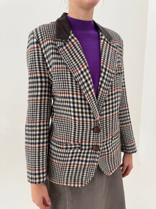 Sacou ivorie din tweed gros în carouri 80% lana extrafina si bumbac în culori clasice