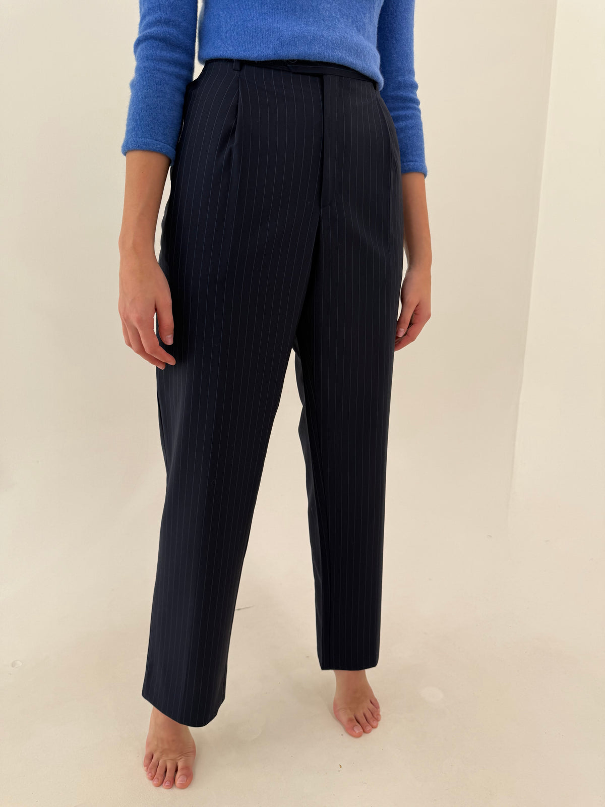 Pantaloni ultra tall din lana extafina italienești cu dungi fine verticale baby blue
