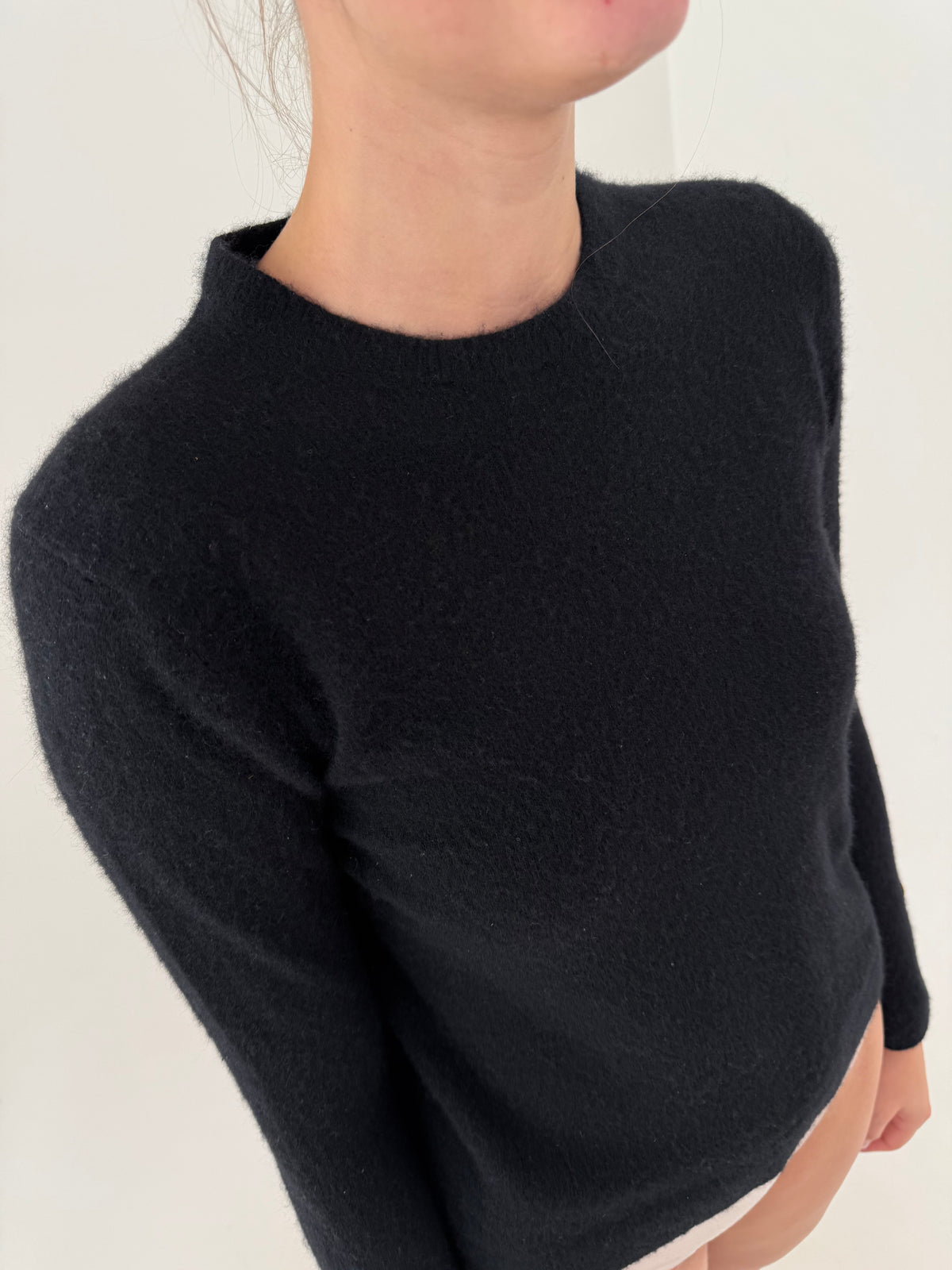 Pulover negru crew neck din lana pura virgină certificată extrafina