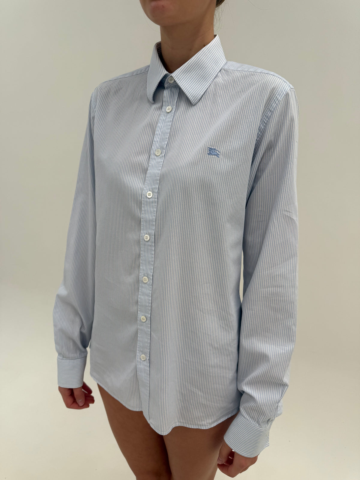Cămașa Burberry din bumbac pinpoint Oxford cu dungi fine verticale baby blue