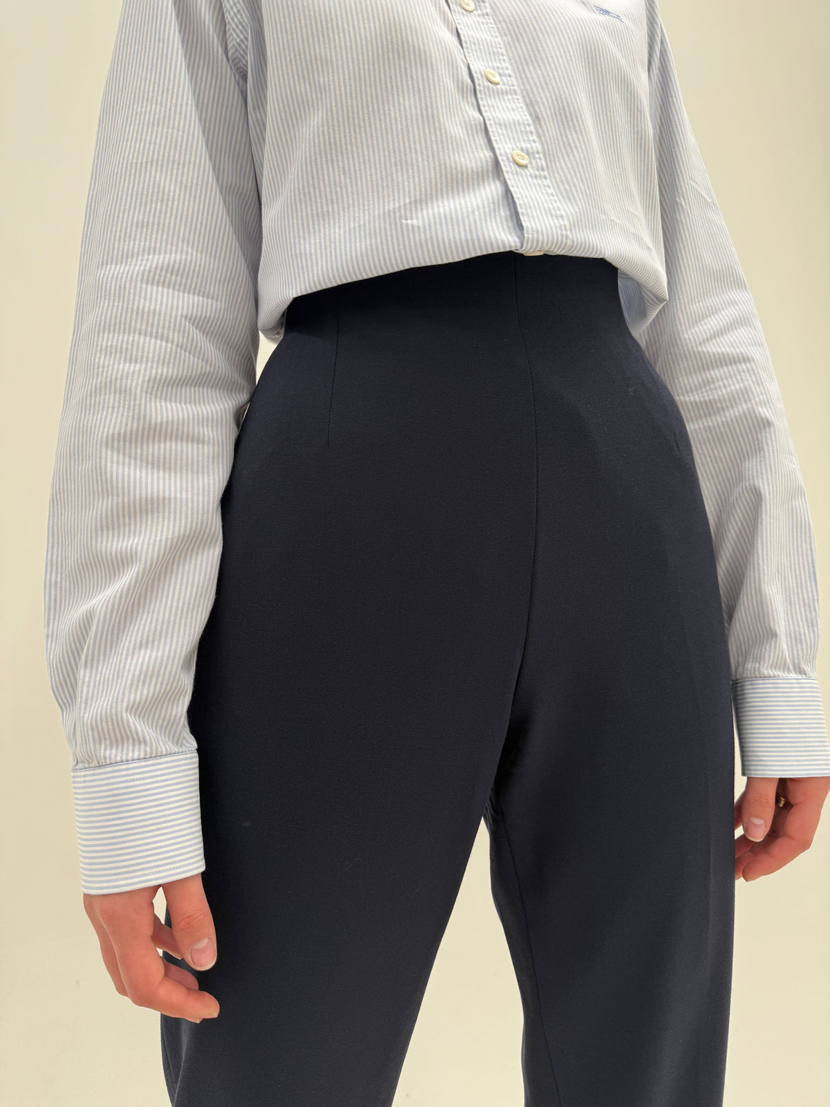 Pantaloni Max Mara țigaretă Navy blue din lana extrafina ultra confort cu solduri generoase