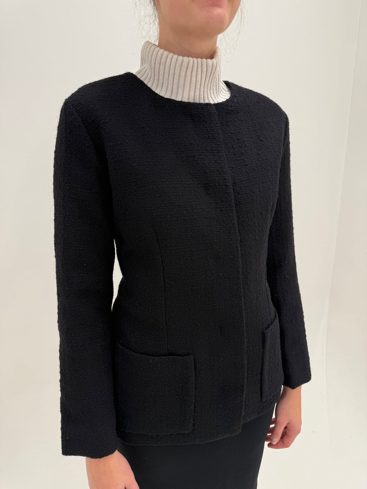 Sacou Marni negru din lana bouclé fin în croi minimalist specific brandului