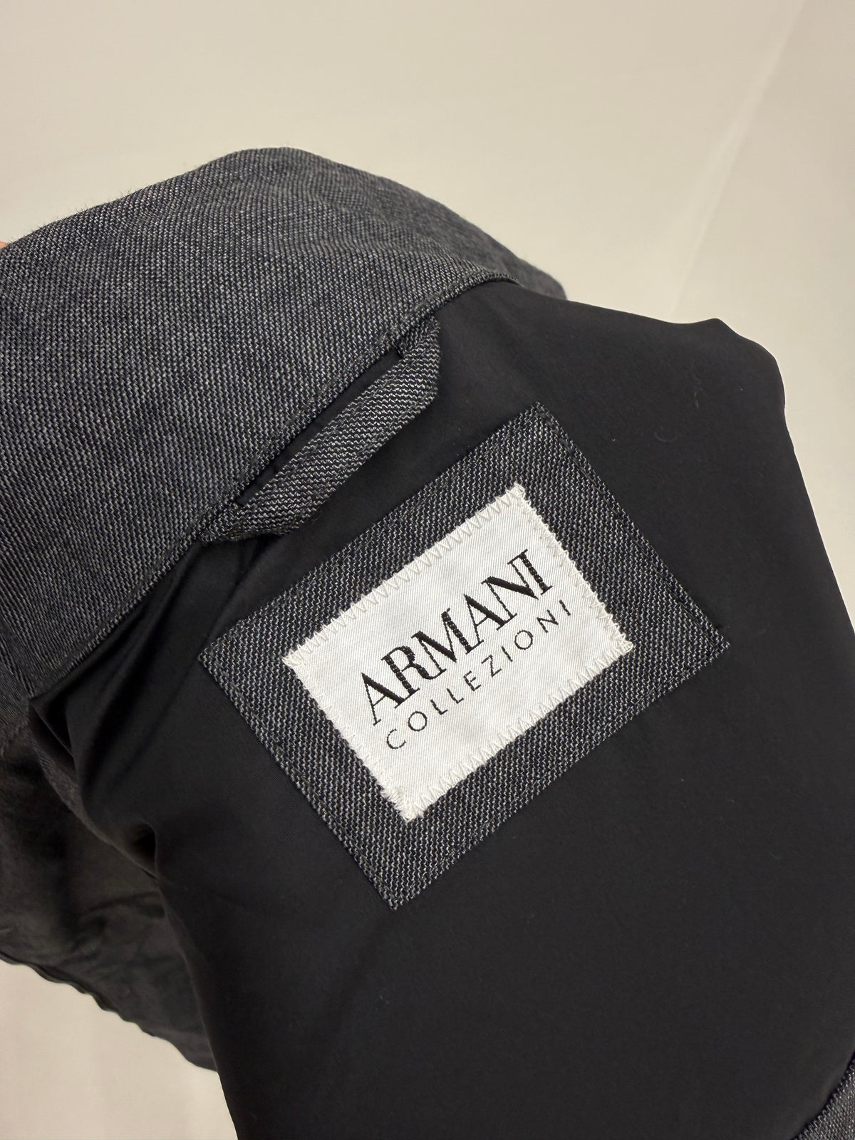 Jacheta Armani gama high end cu exterior din lana tehnică impermeabilă și anti vânt