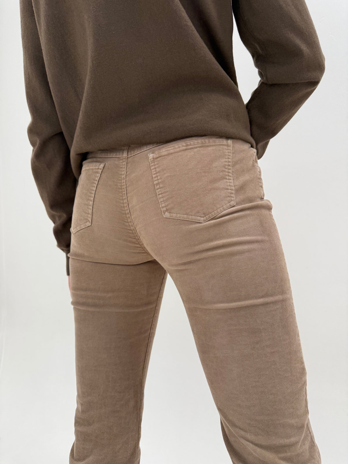 Pantaloni taupe tall de brand luxury italian Gattinoni din catifea raiata fin ultra confort