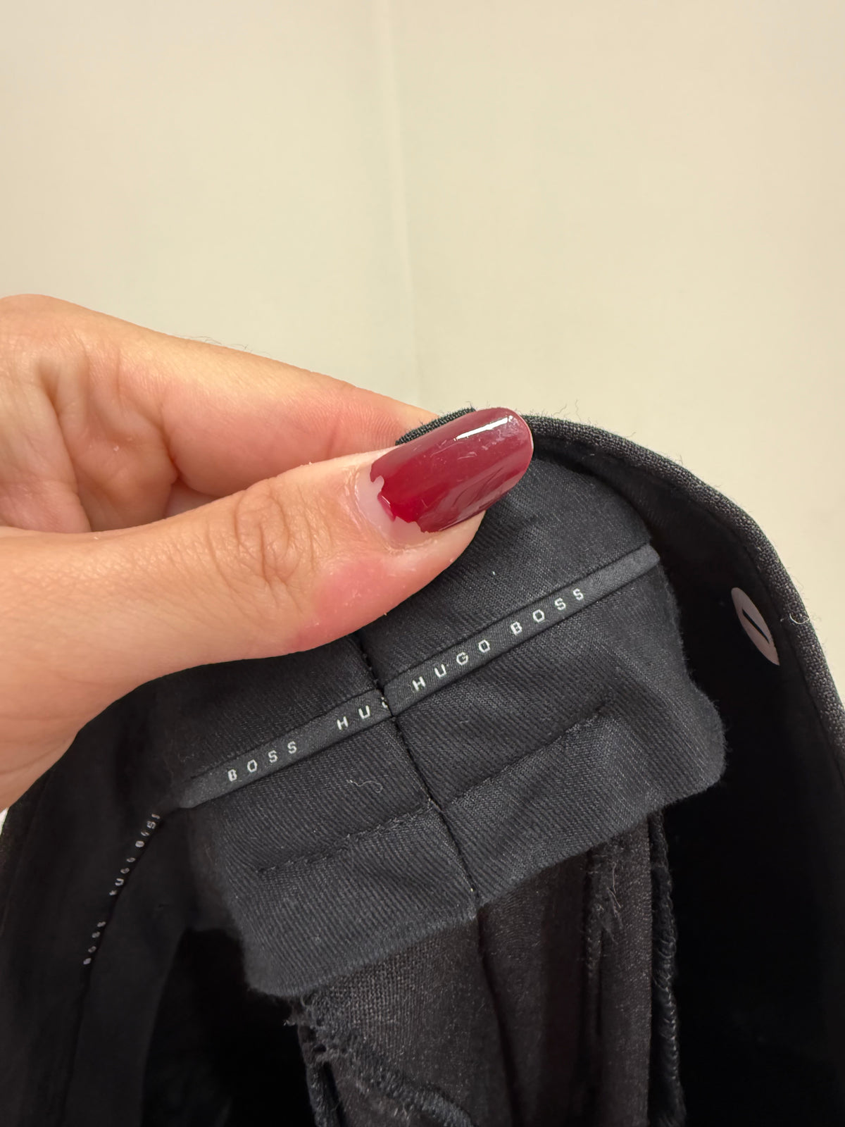 Costum Hugo Boss negru din lana extrafina confort