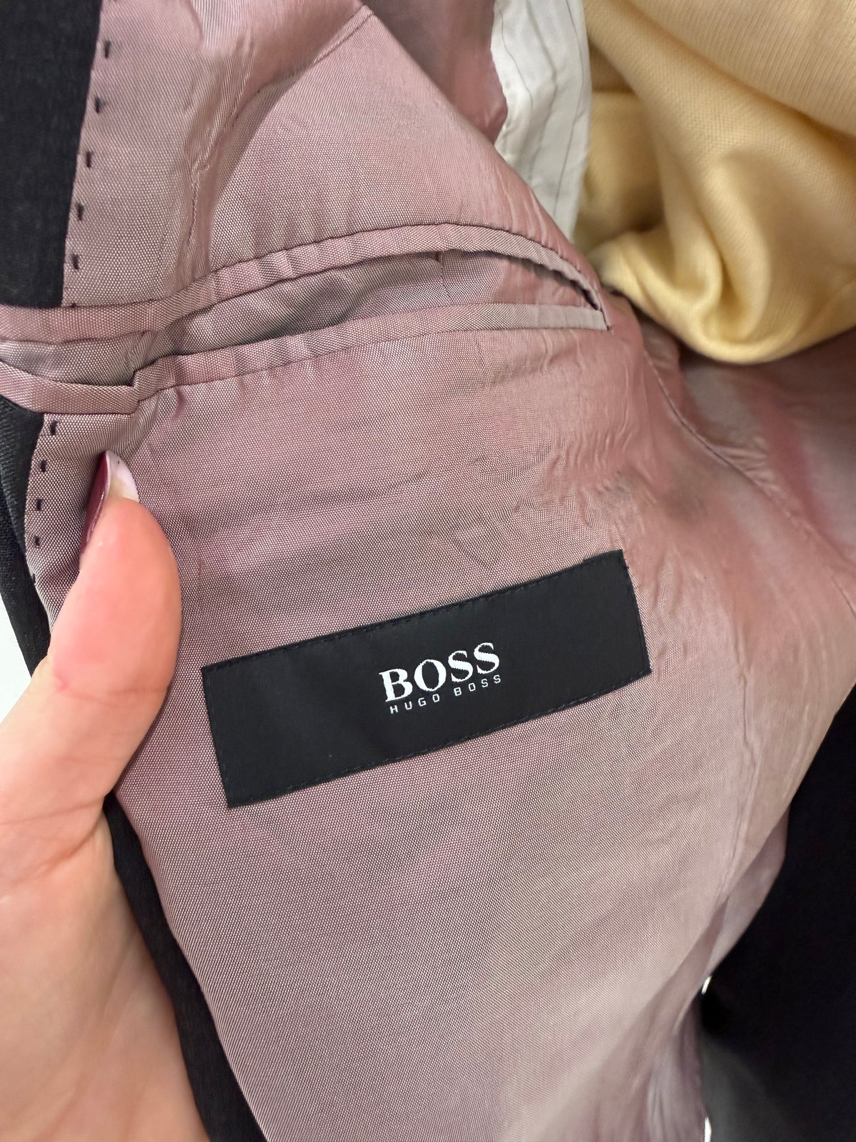 Costum Hugo Boss negru din lana extrafina confort
