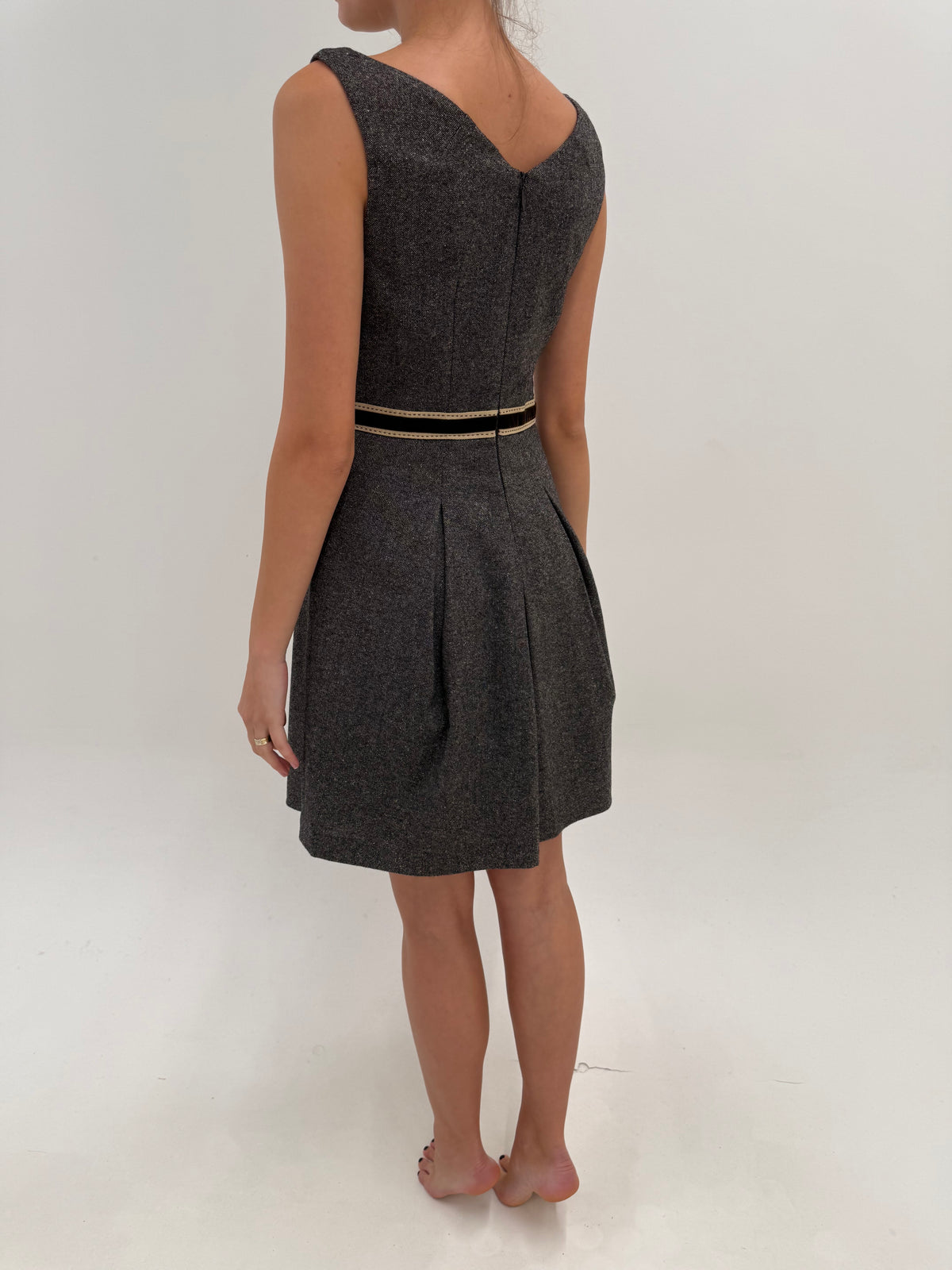 Rochie de brand premium vintage anii 2000 în croi reinterpretat de ani 50 din lana extrafina sare și piper