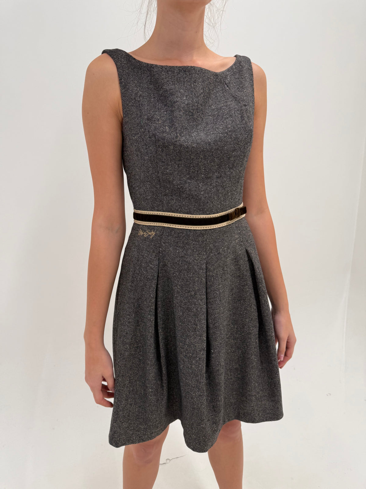 Rochie de brand premium vintage anii 2000 în croi reinterpretat de ani 50 din lana extrafina sare și piper