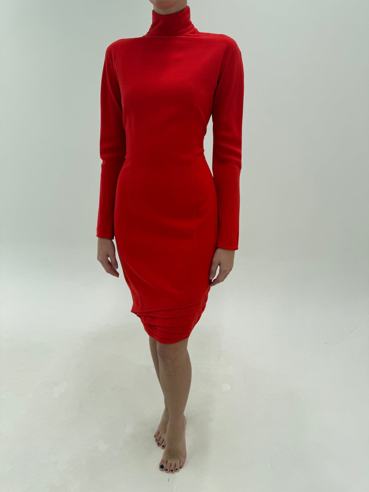 Rochie Gianni Versace Vintage anii 90 din lână pură cu Sculptural Asymmetric Hem