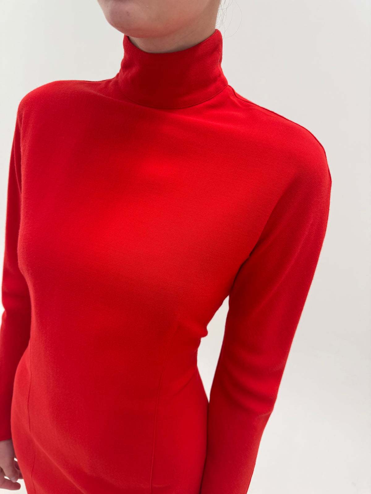 Rochie Gianni Versace Vintage anii 90 din lână pură cu Sculptural Asymmetric Hem