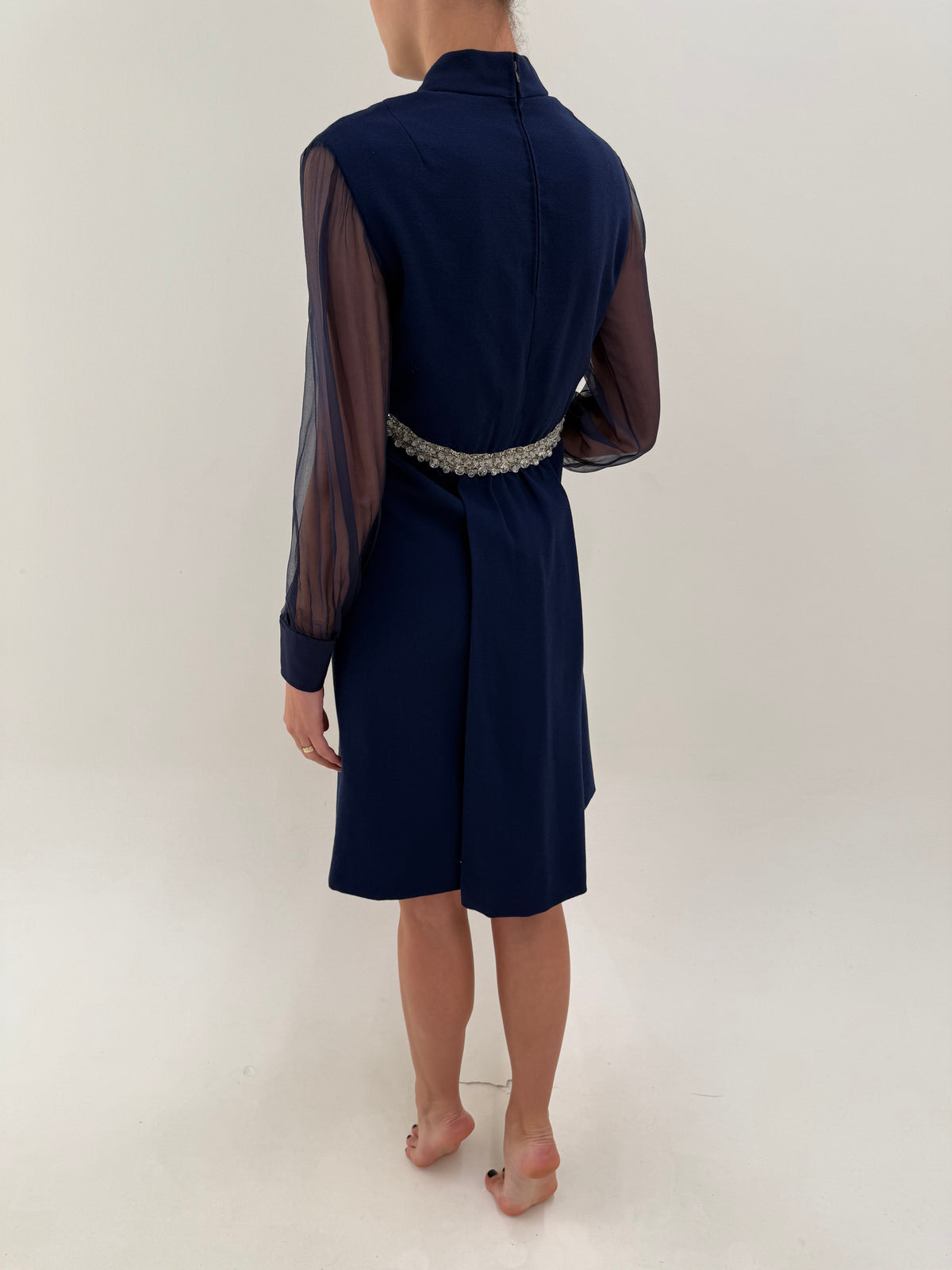 Rochie old vintage anii 60 din lana structurată cu mâneci din mătase naturală și aplicații manuale