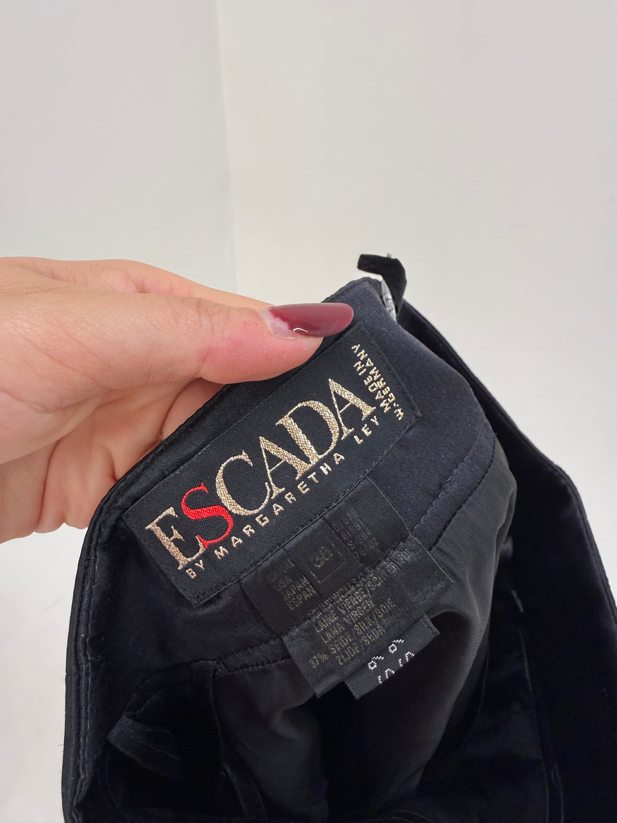 Fustă creion Escada de la business la cocktail din lana și mătase naturală