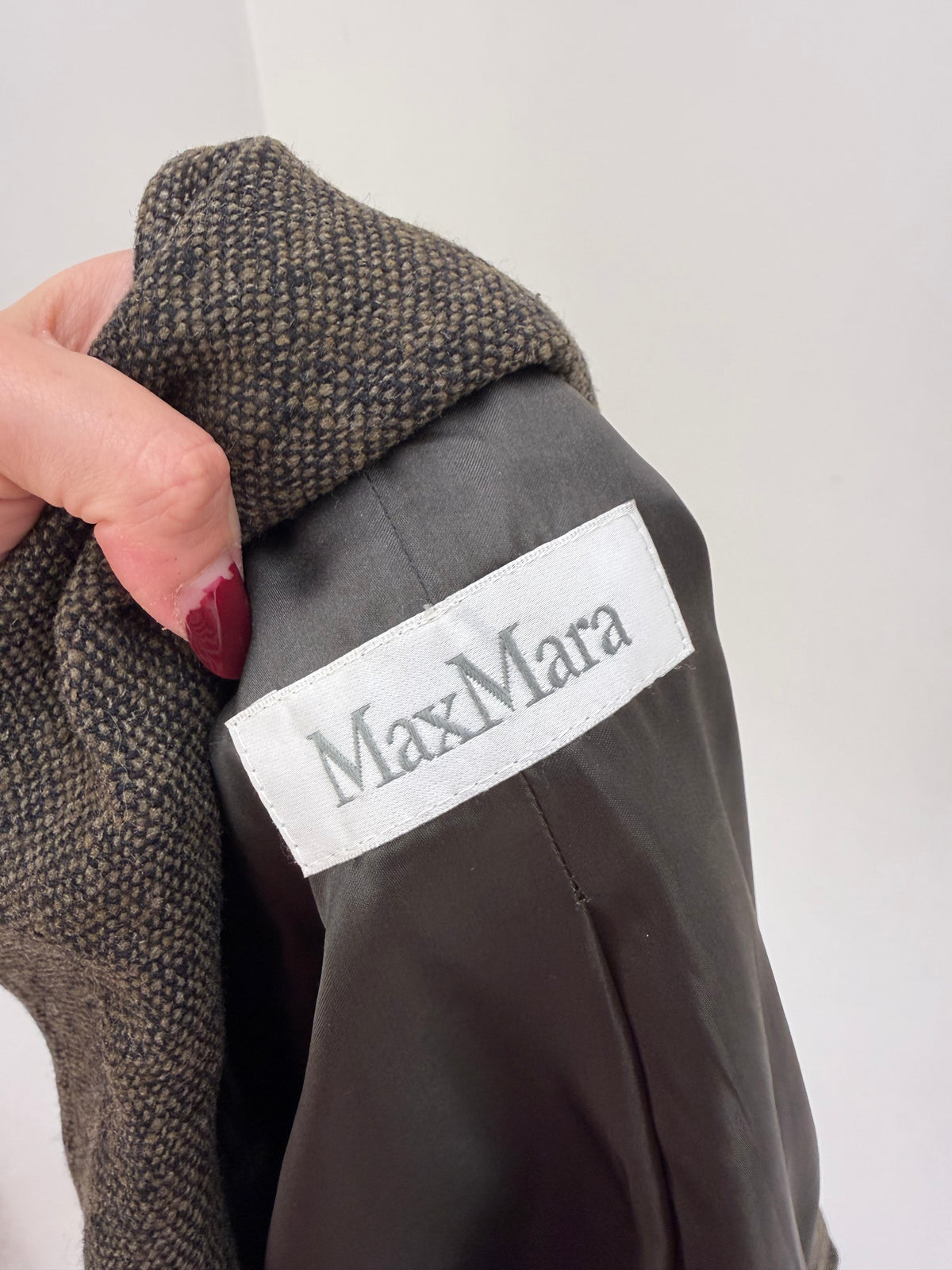 Jacheta Max Mara în stil biker din tweed Donegal de lana și mătase naturală camel și negru