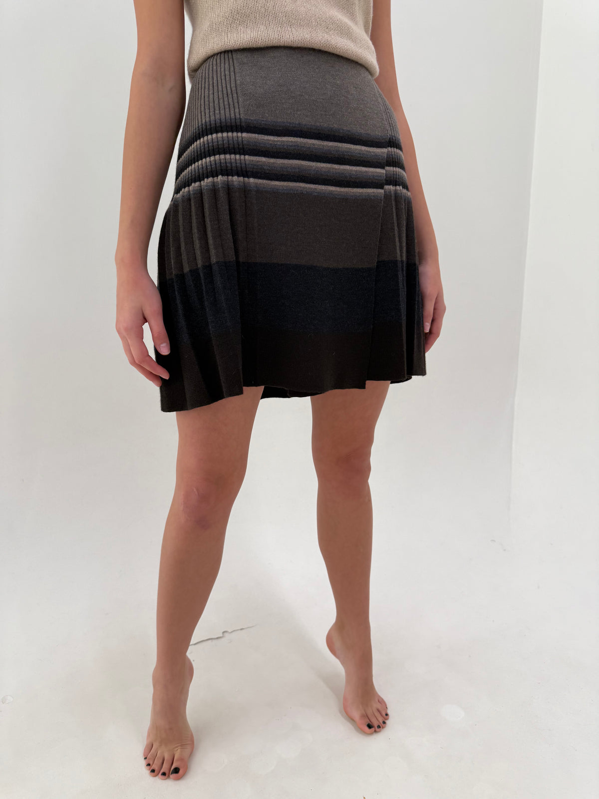 Fustă Luisa Spagnoli în nuanțe superbe de maro din tricot gros ribbed de lana pura certificată