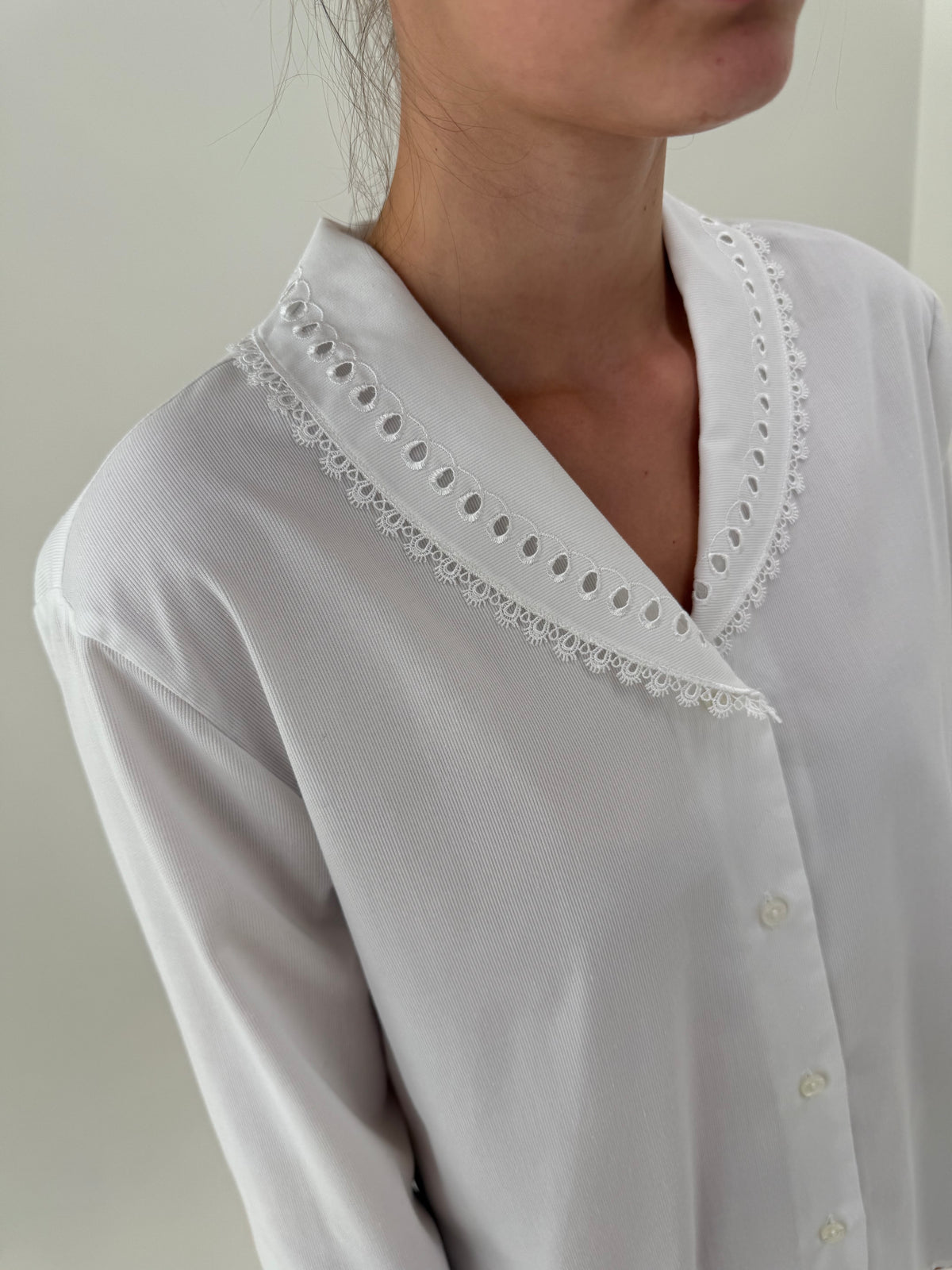 Camsa vintage cu broderie anglaise din twill gros de bumbac premium
