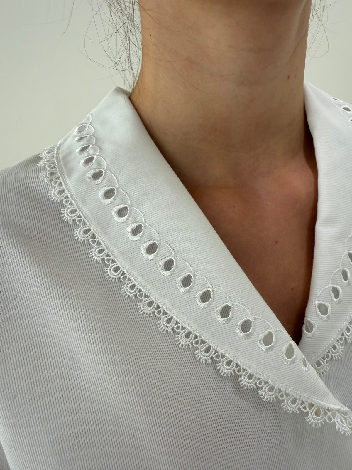 Camsa vintage cu broderie anglaise din twill gros de bumbac premium