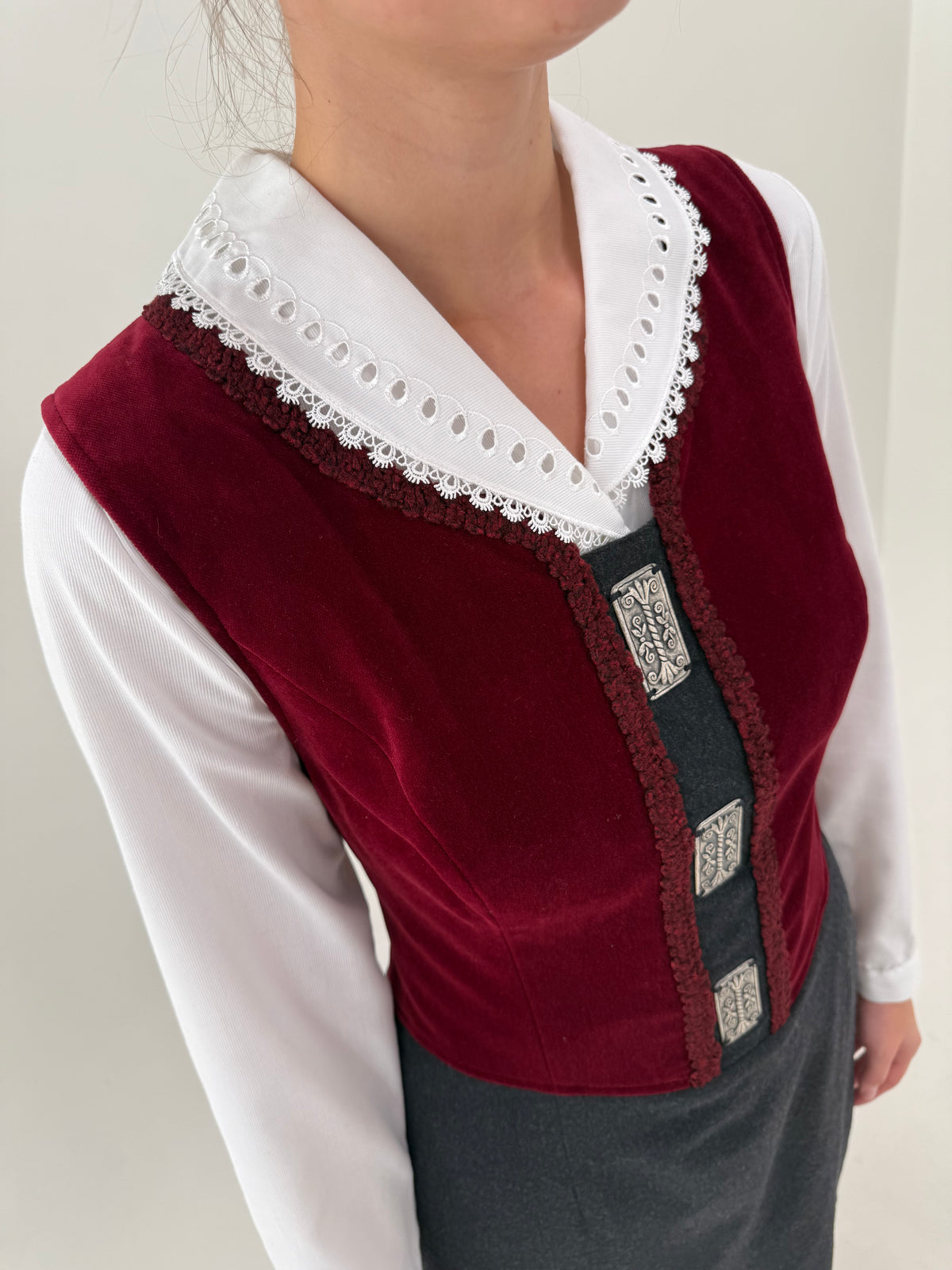 Rochie maxi din lana extrafina și corsaj din catifea burgundy