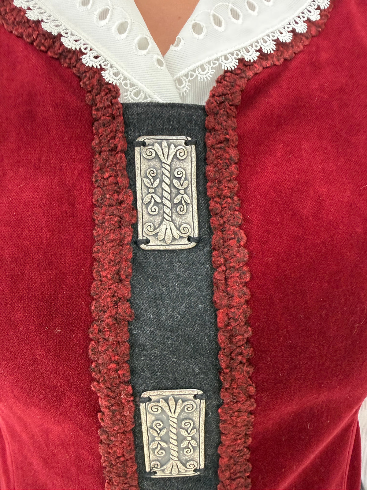 Rochie maxi din lana extrafina și corsaj din catifea burgundy