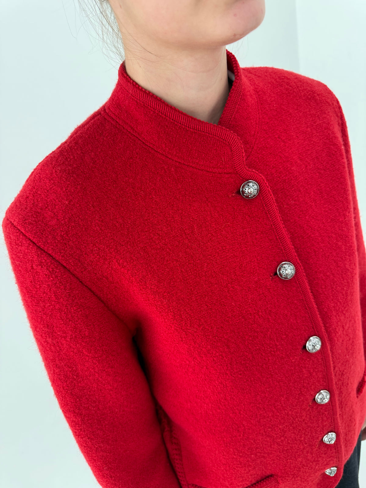 Jacheta din boiled wool gros pura virgină certificată în croi boxy cherry red