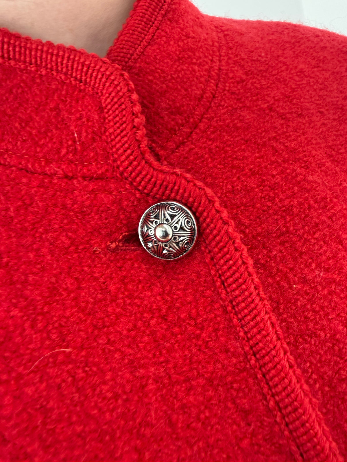 Jacheta din boiled wool gros pura virgină certificată în croi boxy cherry red