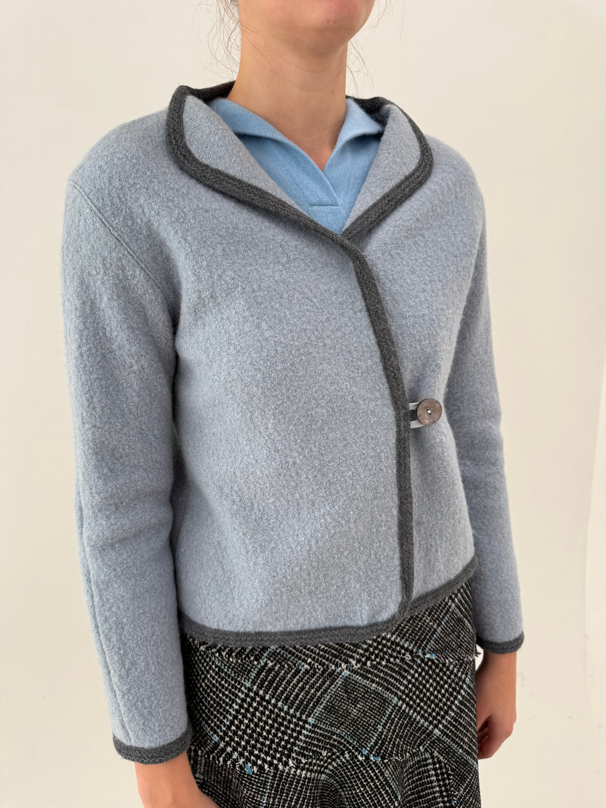 Jacheta baby blue din boiled wool ultra confort și paspoal