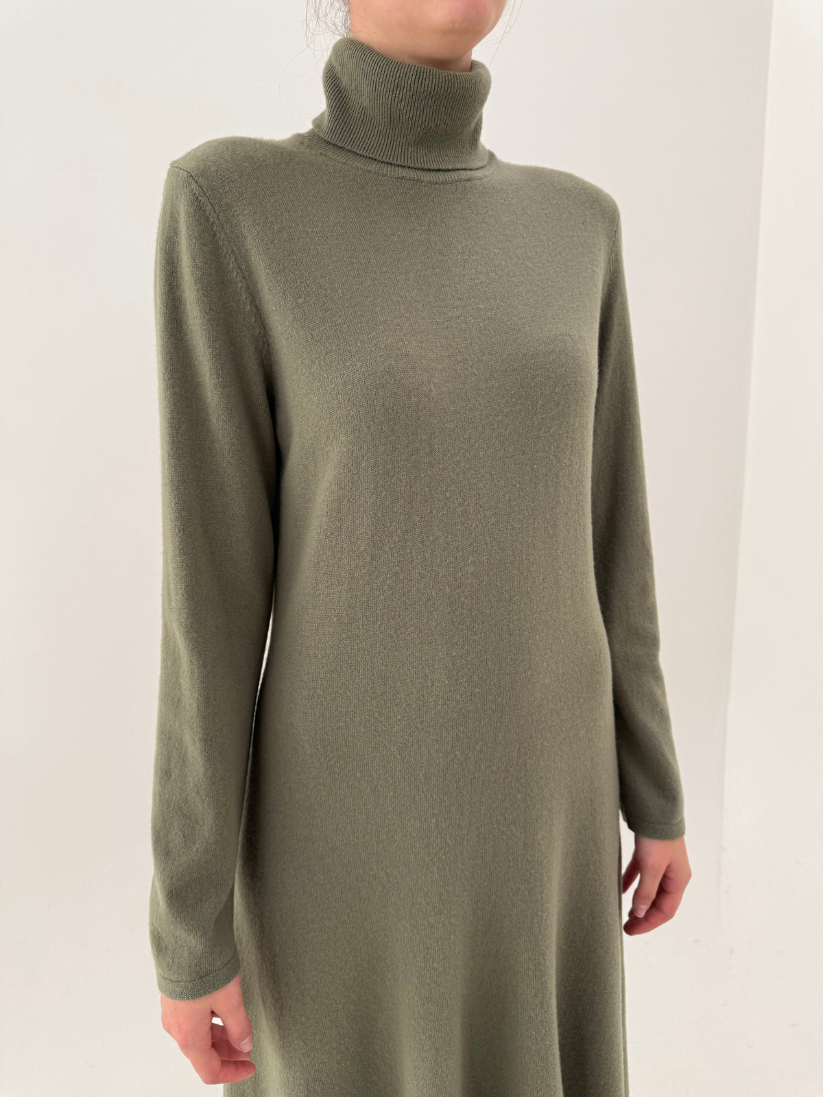 Rochie maxi Sage green tip Maleta din tricot de lana extrafina