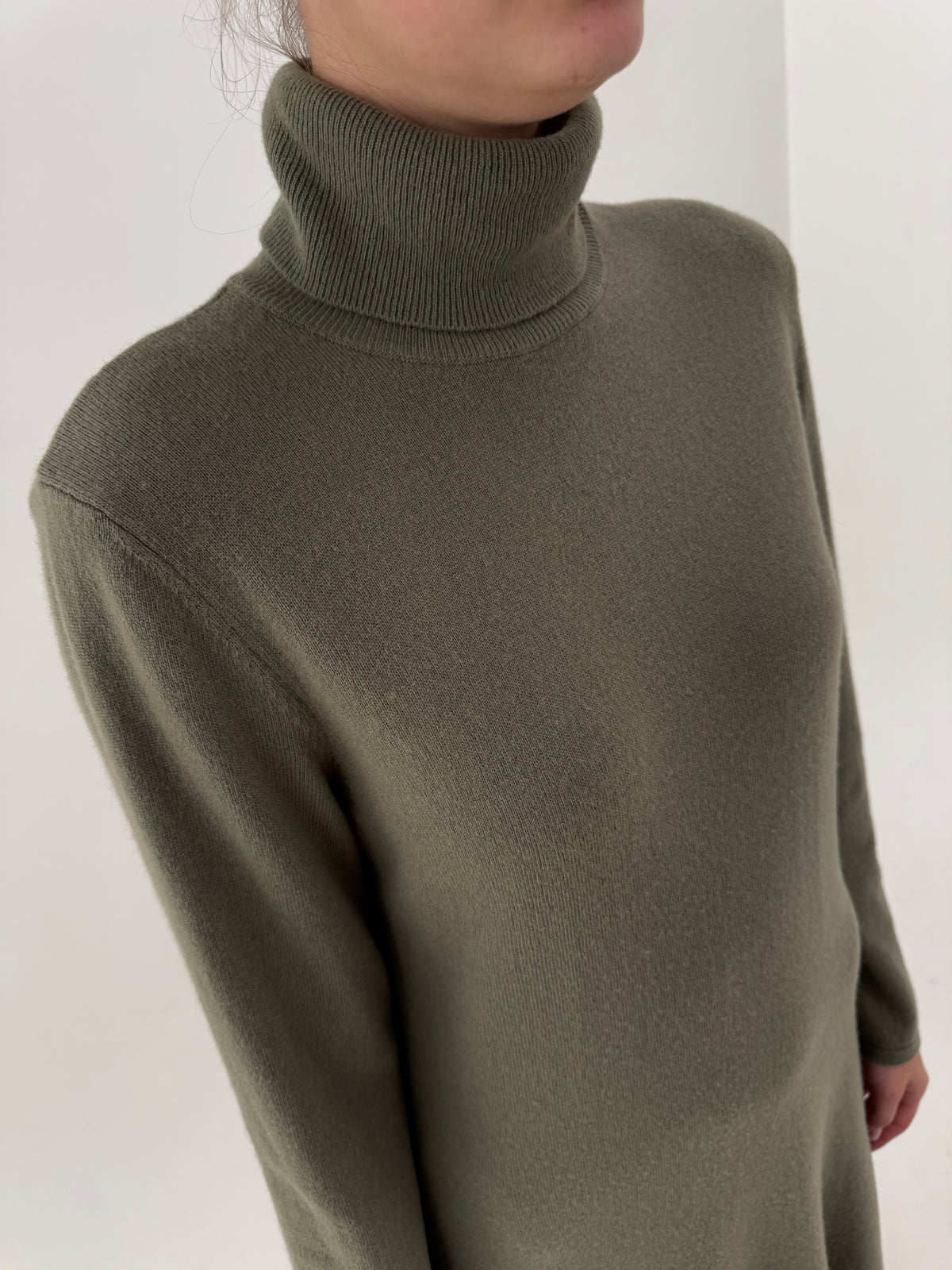 Rochie maxi Sage green tip Maleta din tricot de lana extrafina