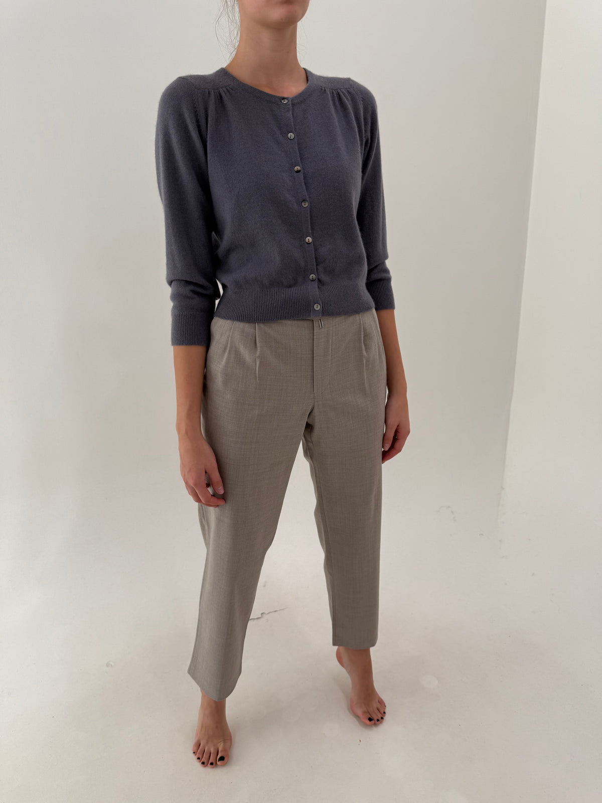Pantaloni light taupe din lana extrafina cu pense