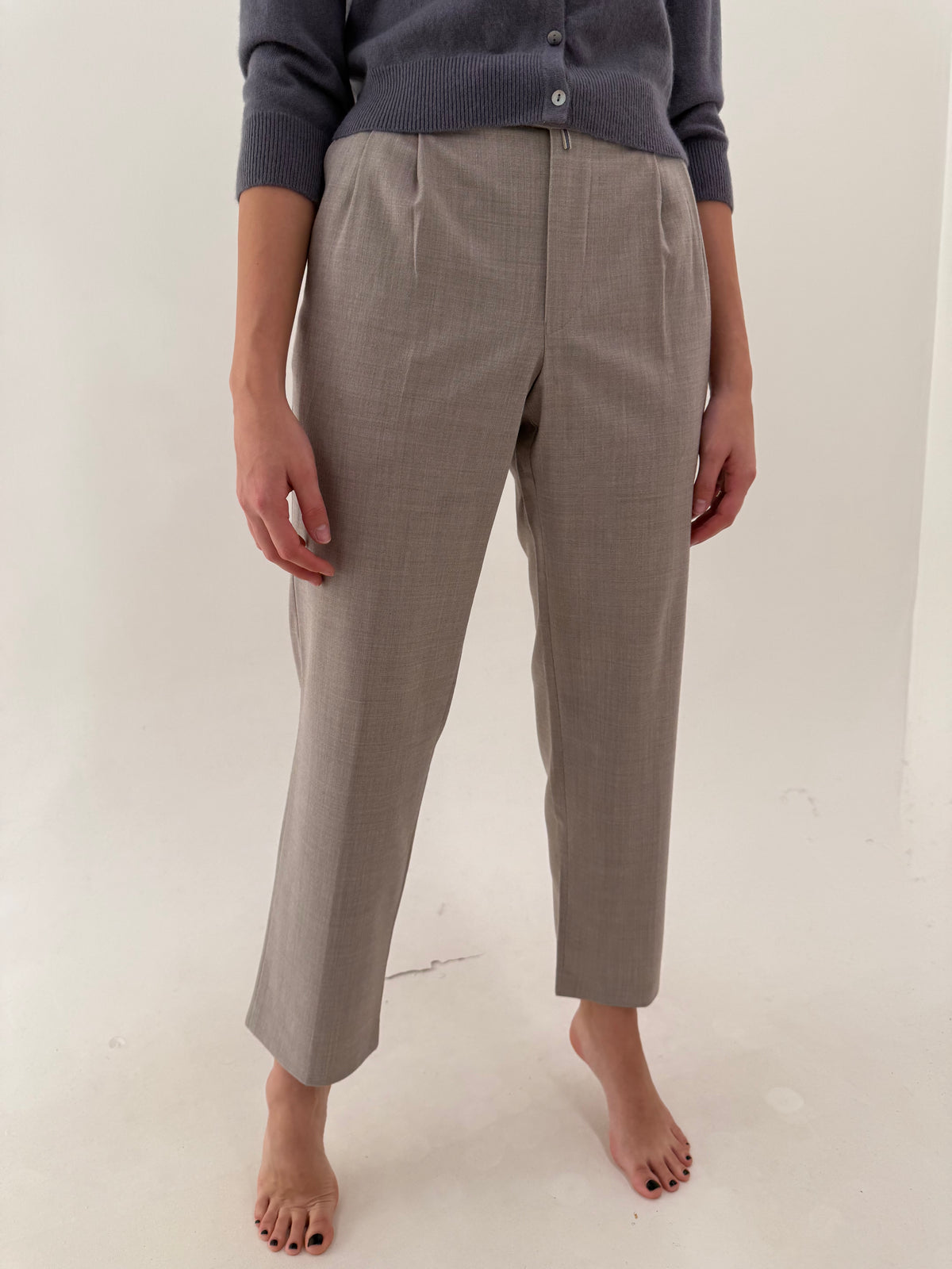 Pantaloni light taupe din lana extrafina cu pense