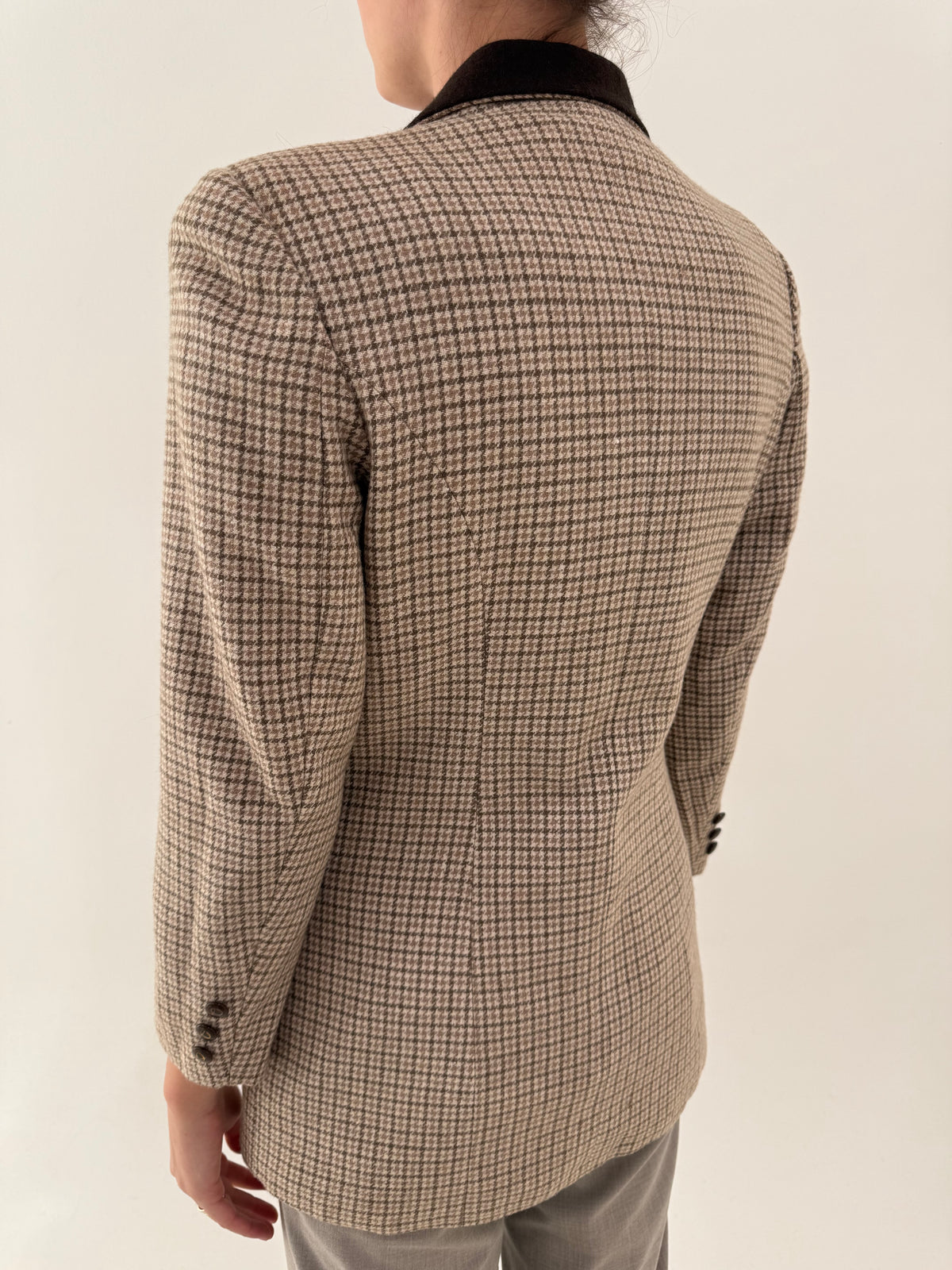 Sacou camel cambrat din tweed excepțional de lana cu revere deosebite