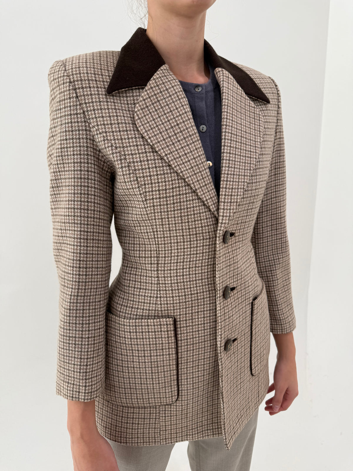 Sacou camel cambrat din tweed excepțional de lana cu revere deosebite