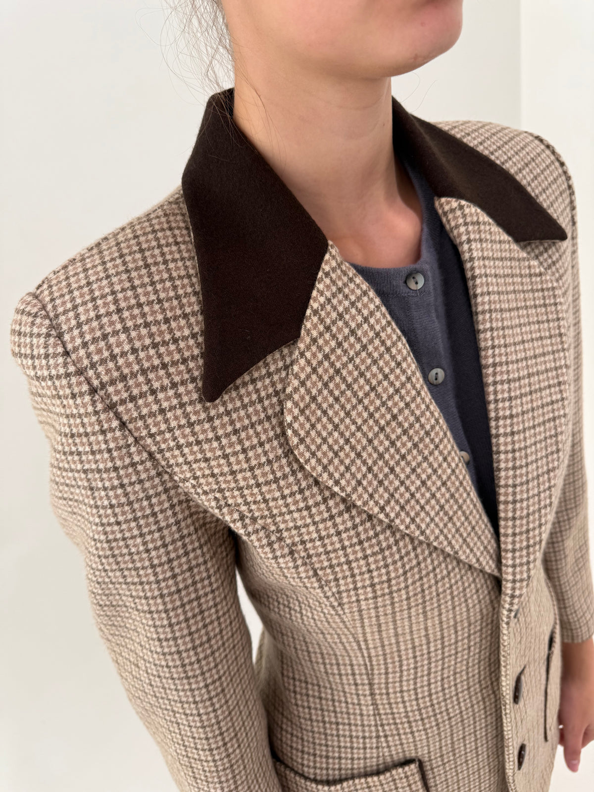 Sacou camel cambrat din tweed excepțional de lana cu revere deosebite