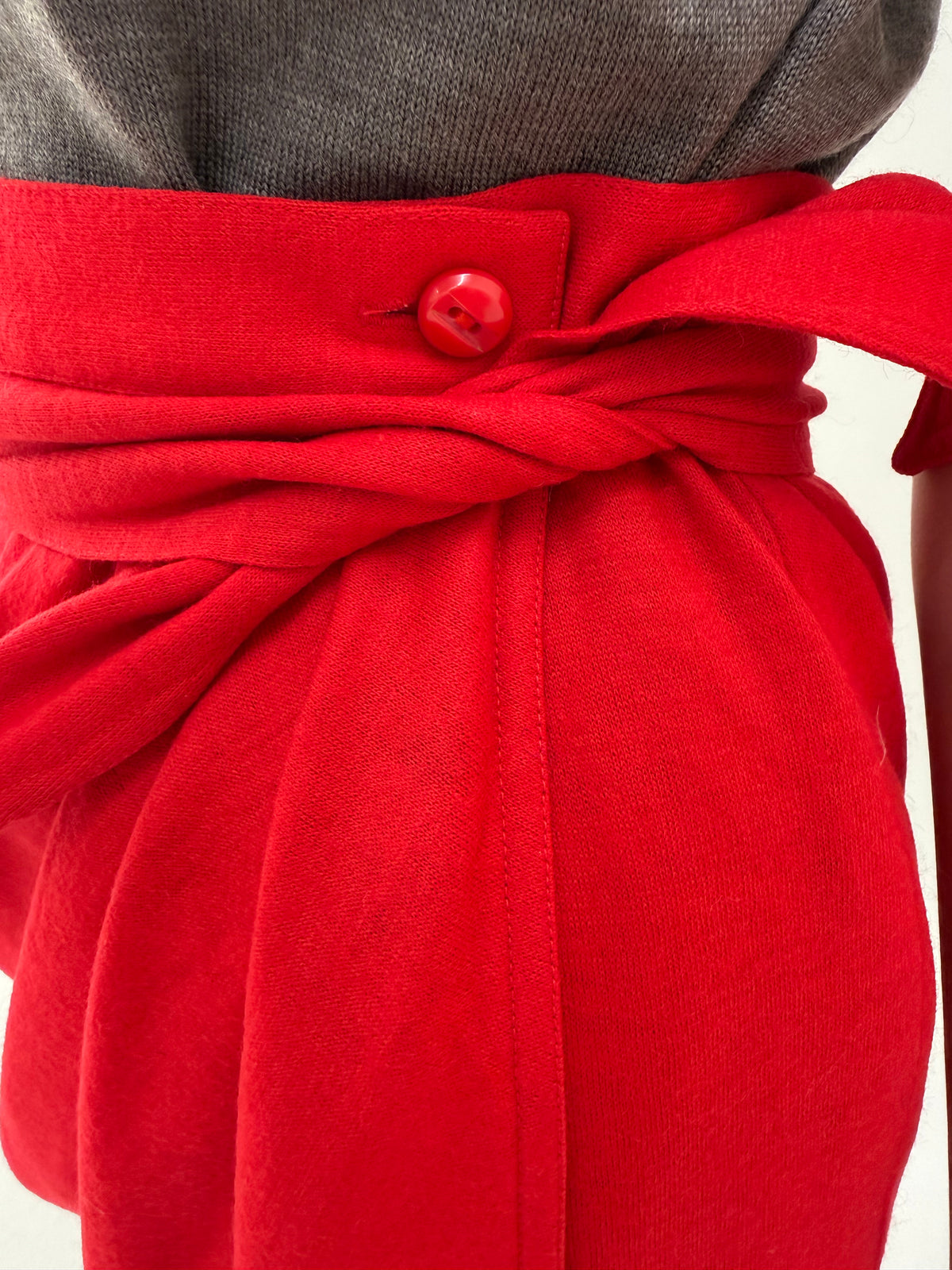 Fustă vintage Ungaro în croi drapat ultra chic petrecut din lana extrafina pura certificată
