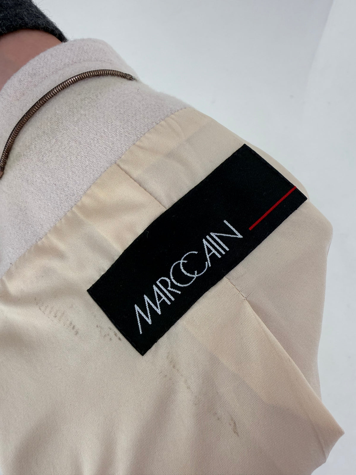 Jacheta Marc Cain rose white din lana plină extrafina în croi specific brandului business chic